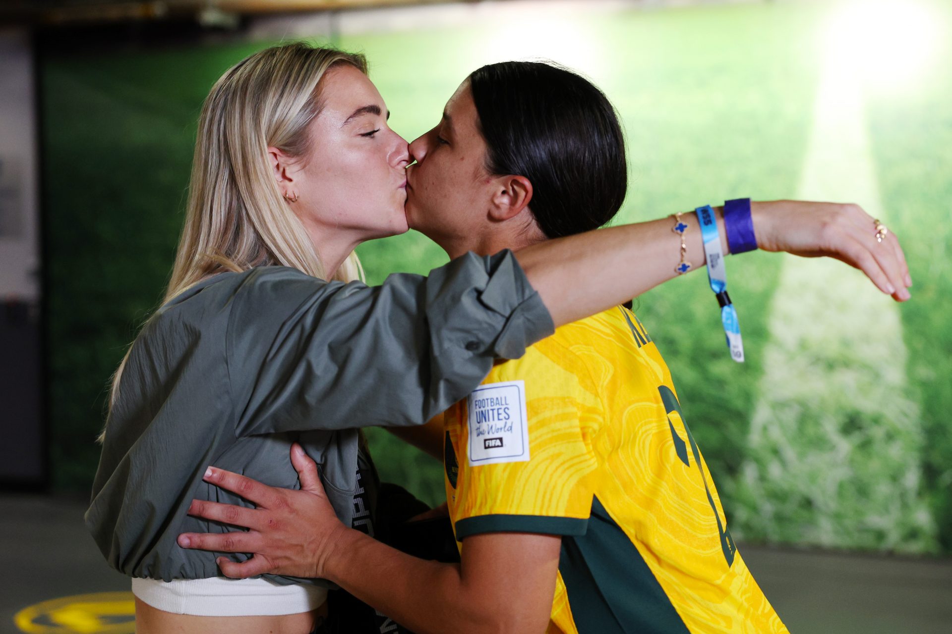 Sam Kerr feiert historischen WM-Sieg mit ihrer Fußballfreundin