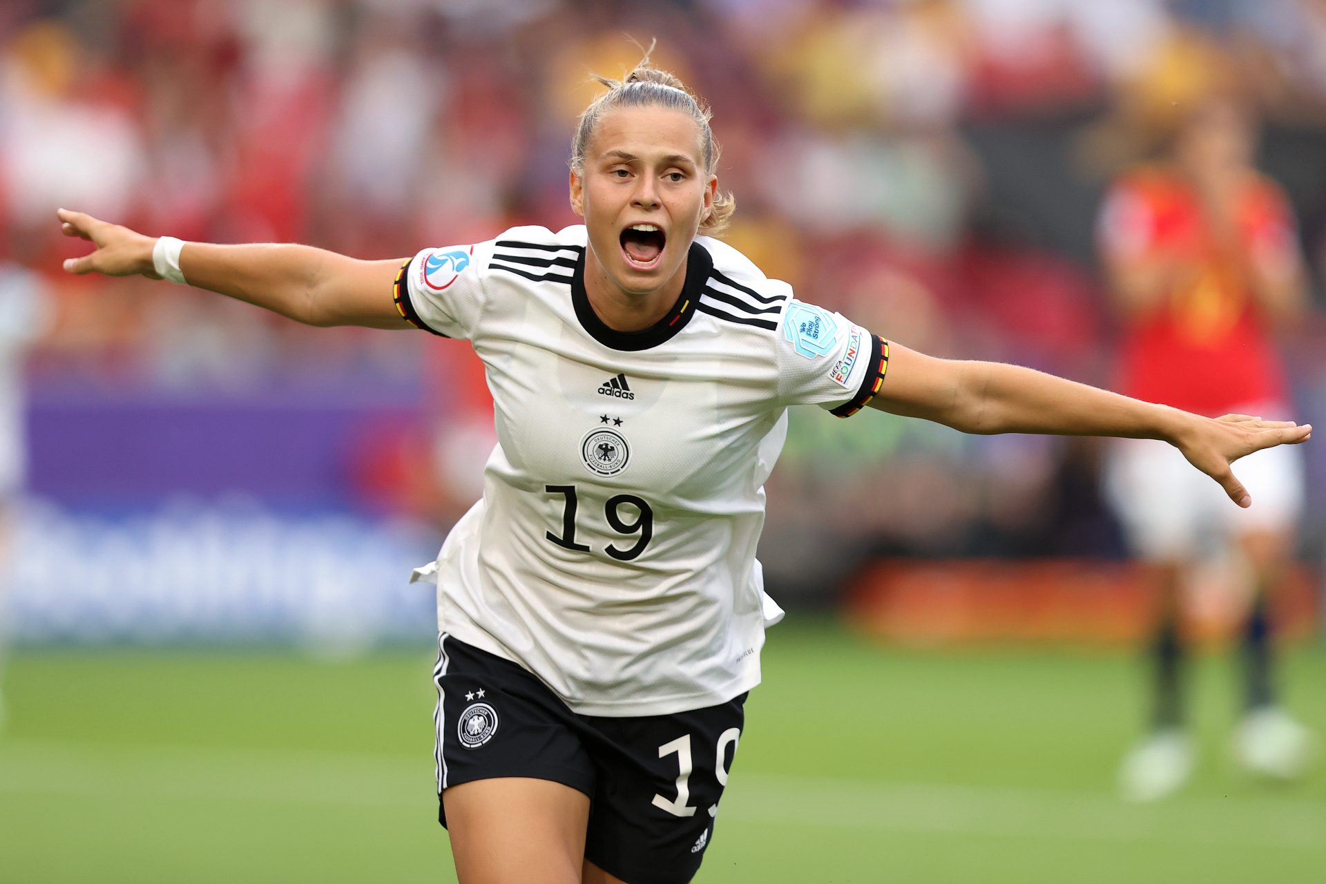 Will Klara Bühl become Germany's football savior?