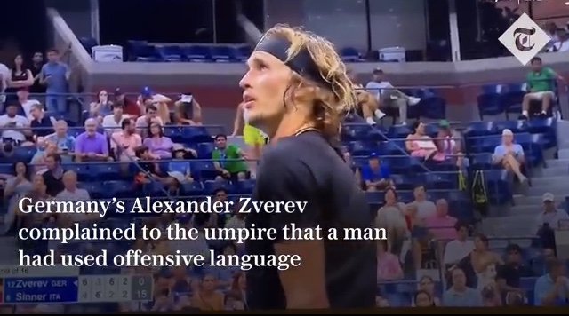 Zverev se dirige al árbitro