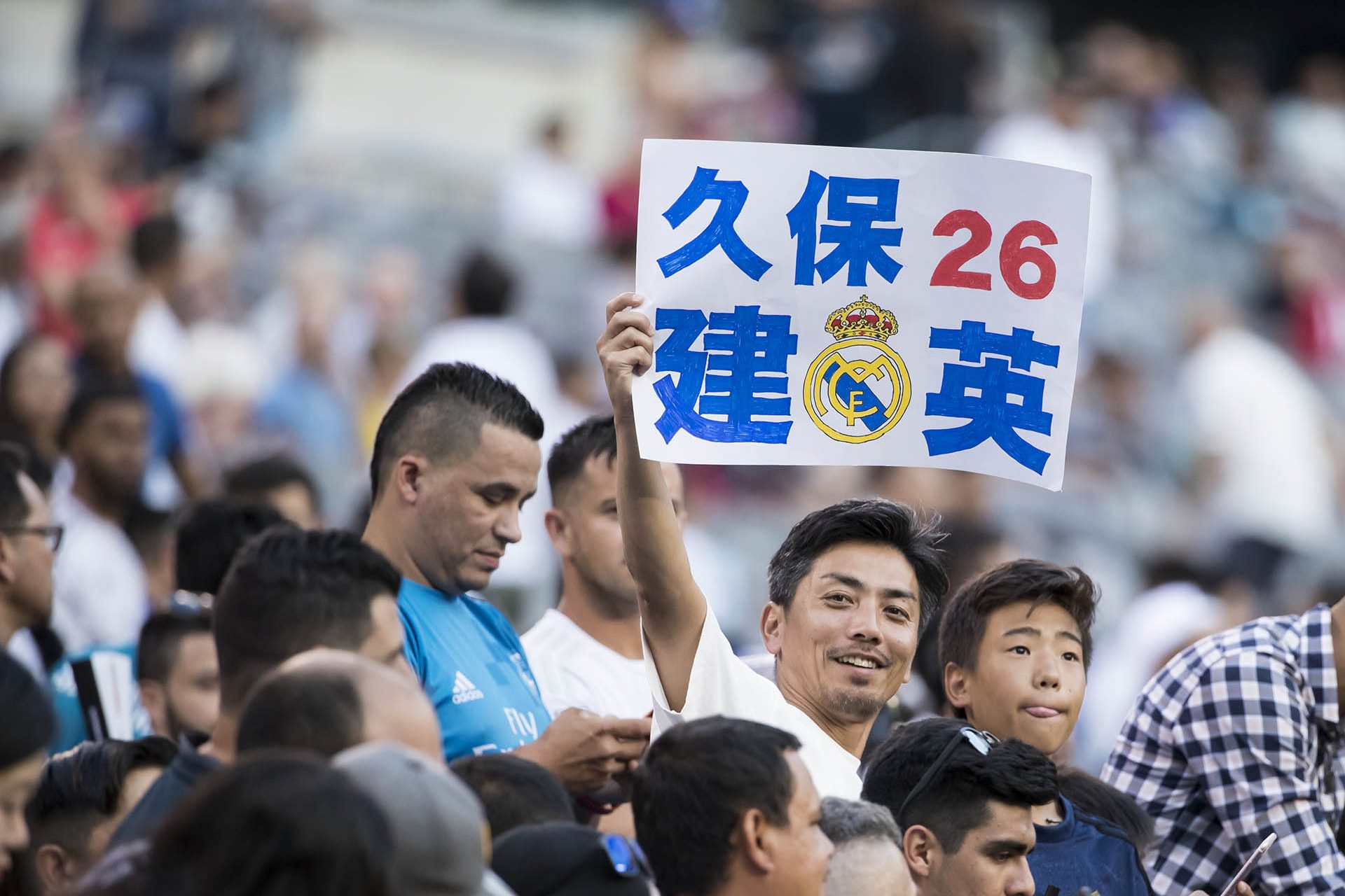 Mucha expectación, pero no llegó a debutar de blanco