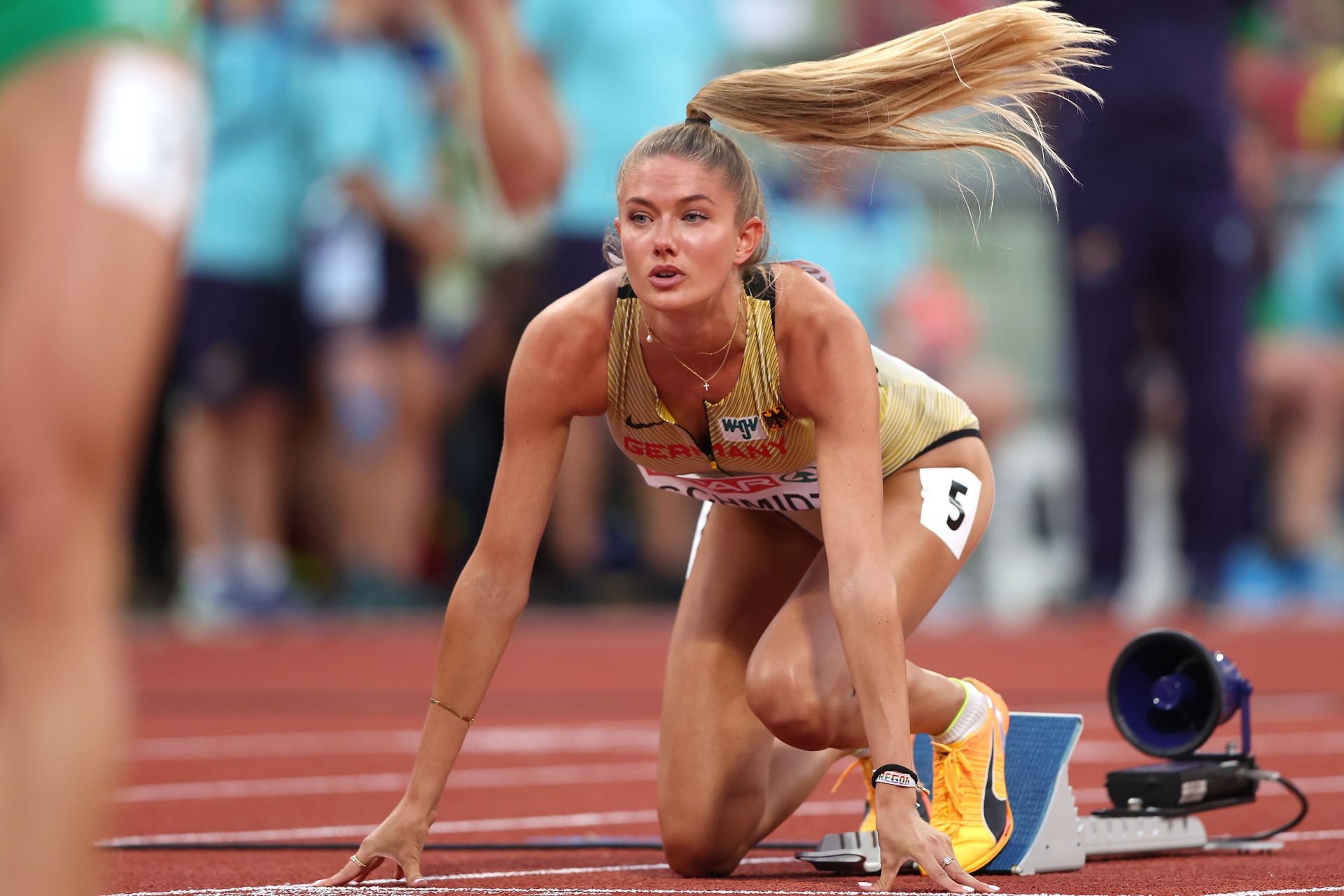 El ridículo sueldo de la estrella del atletismo Alica Schmidt