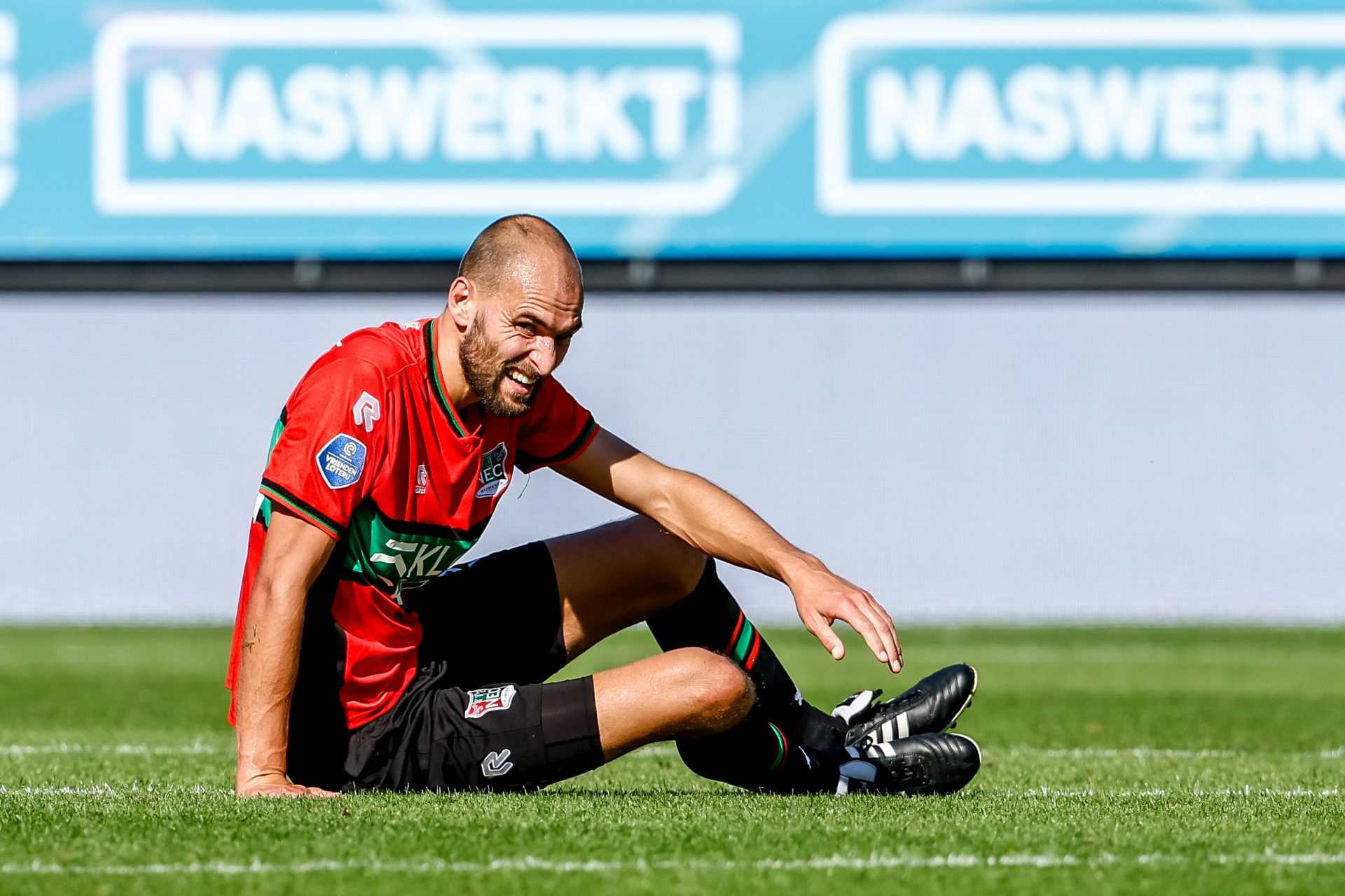 Bas Dost 'neemt even afstand van het voetbal' na zijn instorting tijdens NEC-AZ