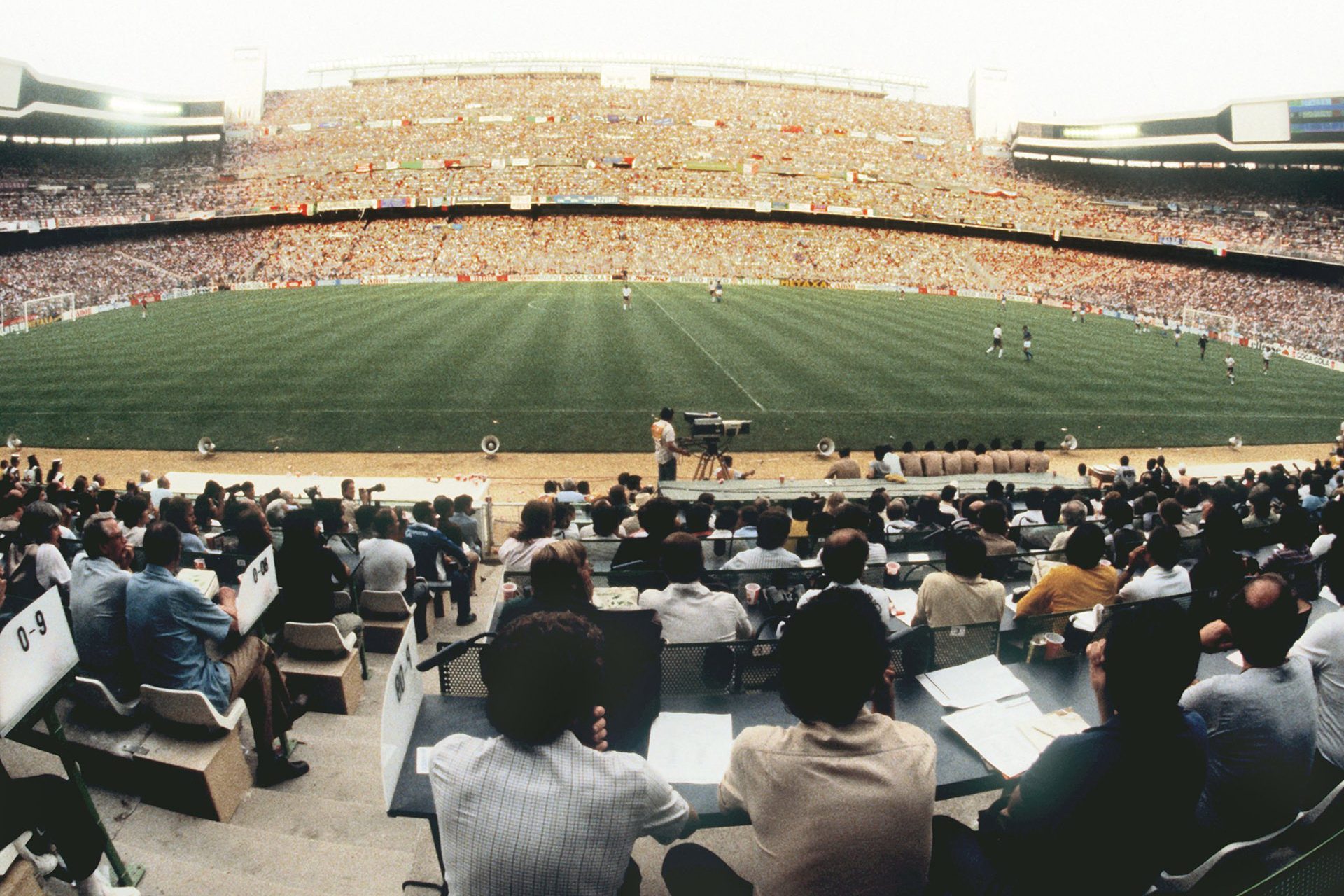 Se disputó en 17 estadios de 14 ciudades