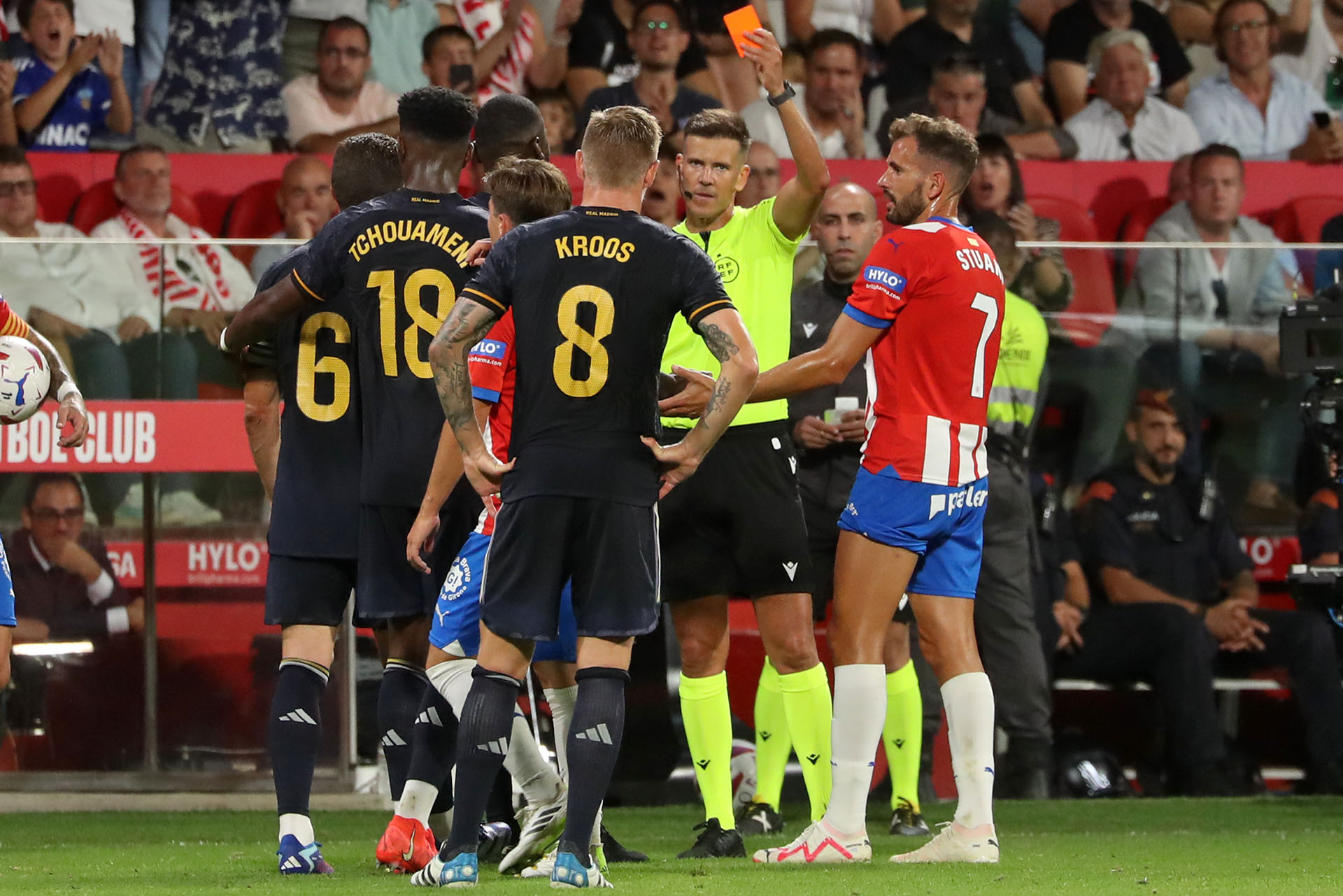 La primera roja directa de la carrera de Nacho