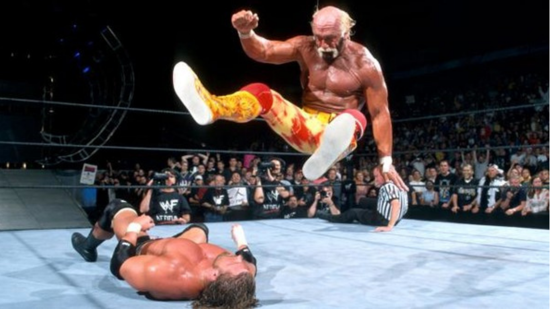 Hulk Hogan – Atomic Leg Drop