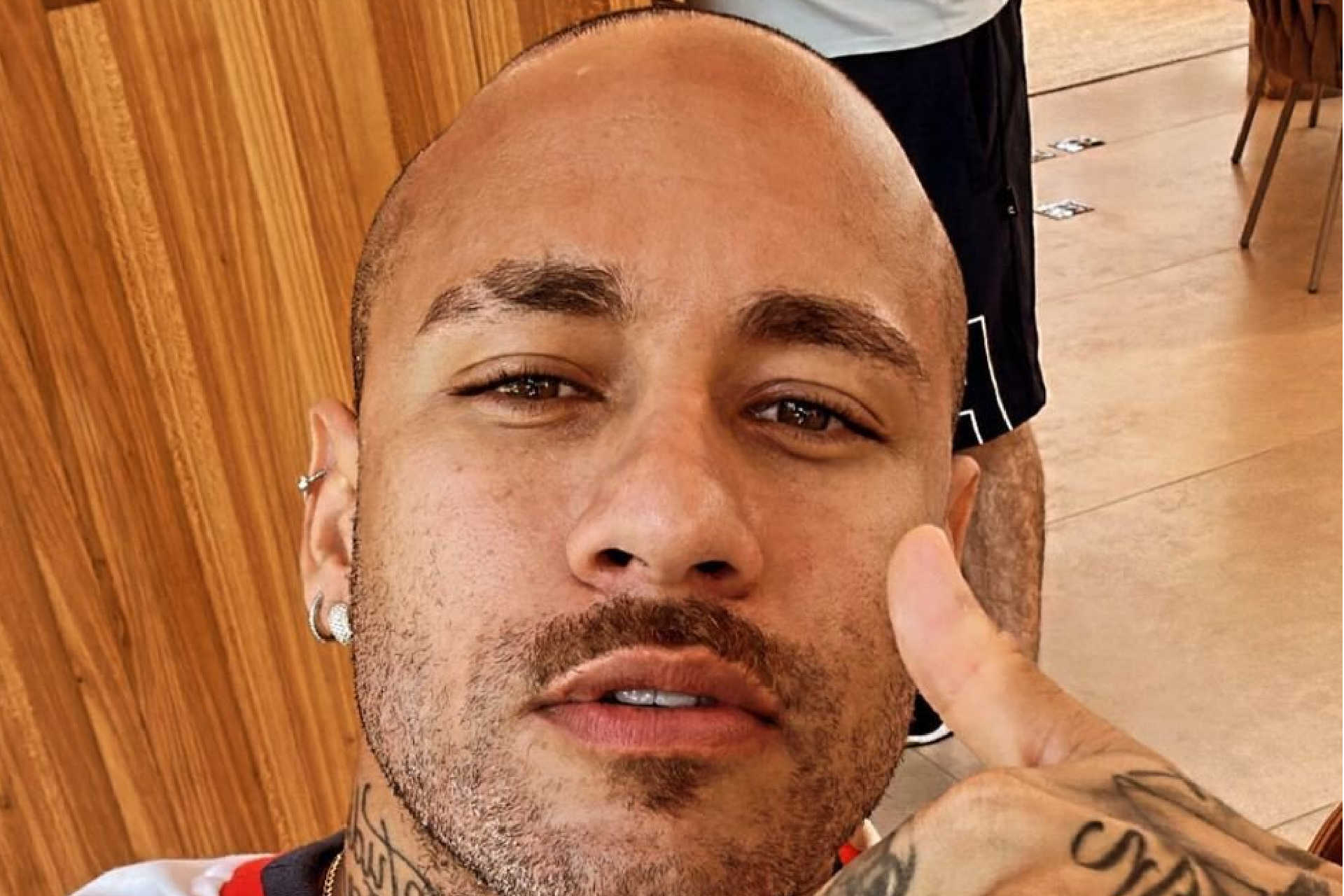 Neymar victime d'une avalanche de memes après son nouveau look