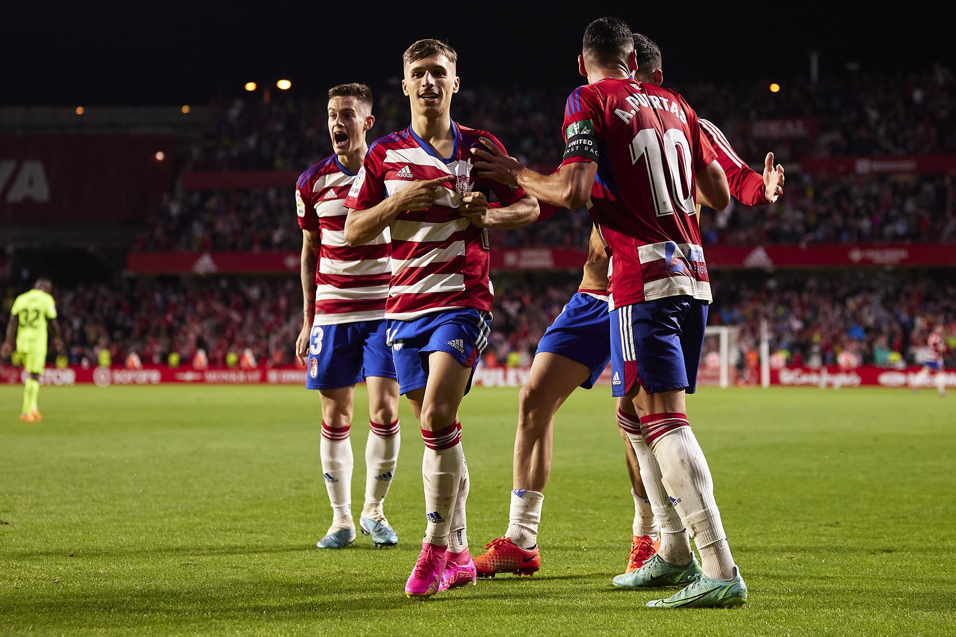 Ascenso al primer equipo y ascenso a Primera División