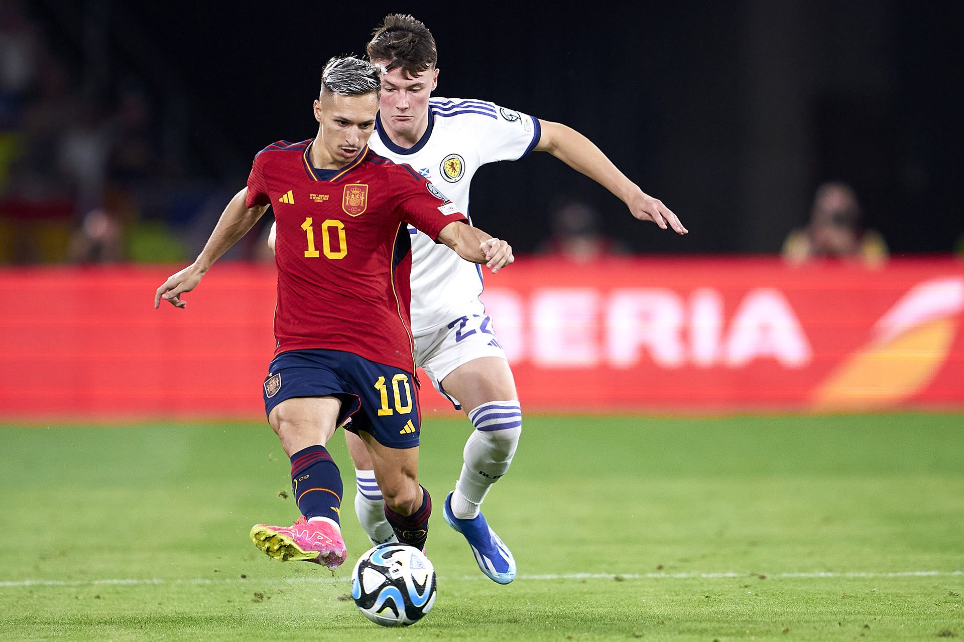 Historia del Granada con la selección española