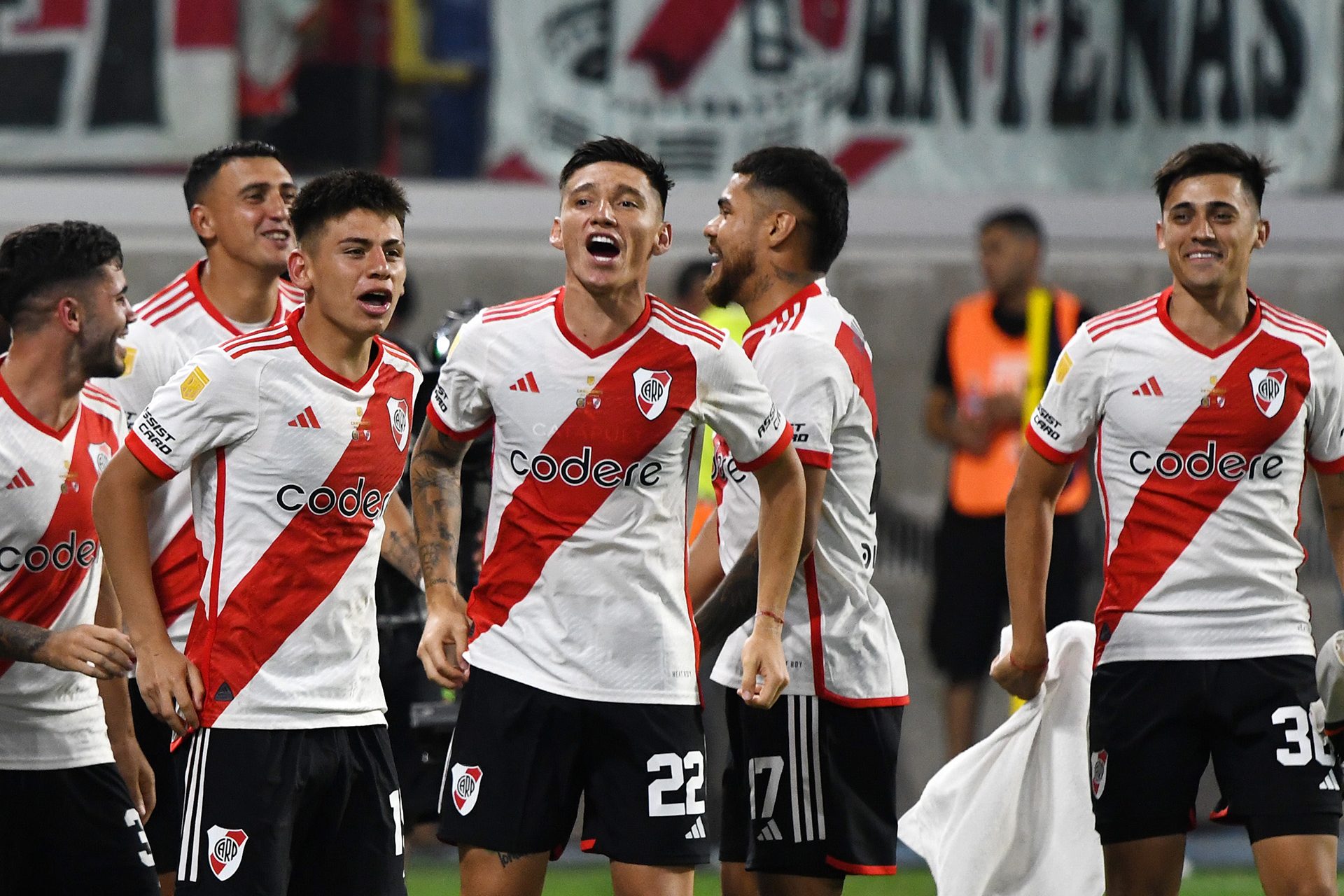 Dos títulos en su primer año con el primer equipo