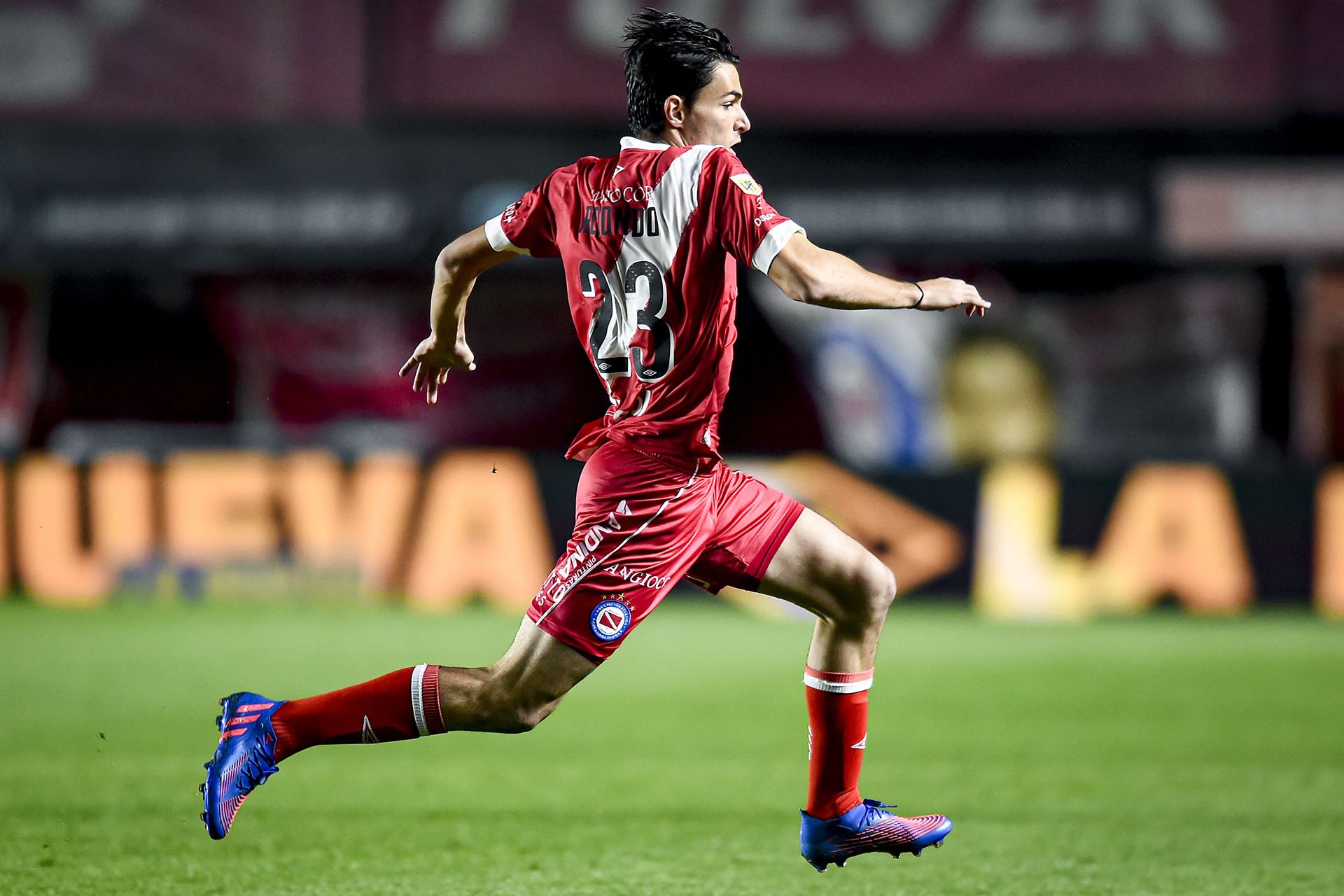 Producto de la cantera de Argentinos Juniors, como su padre