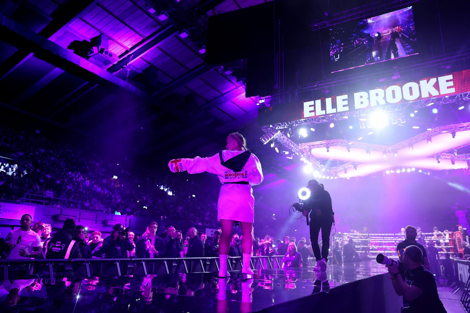 Who is Elle Brooke?
