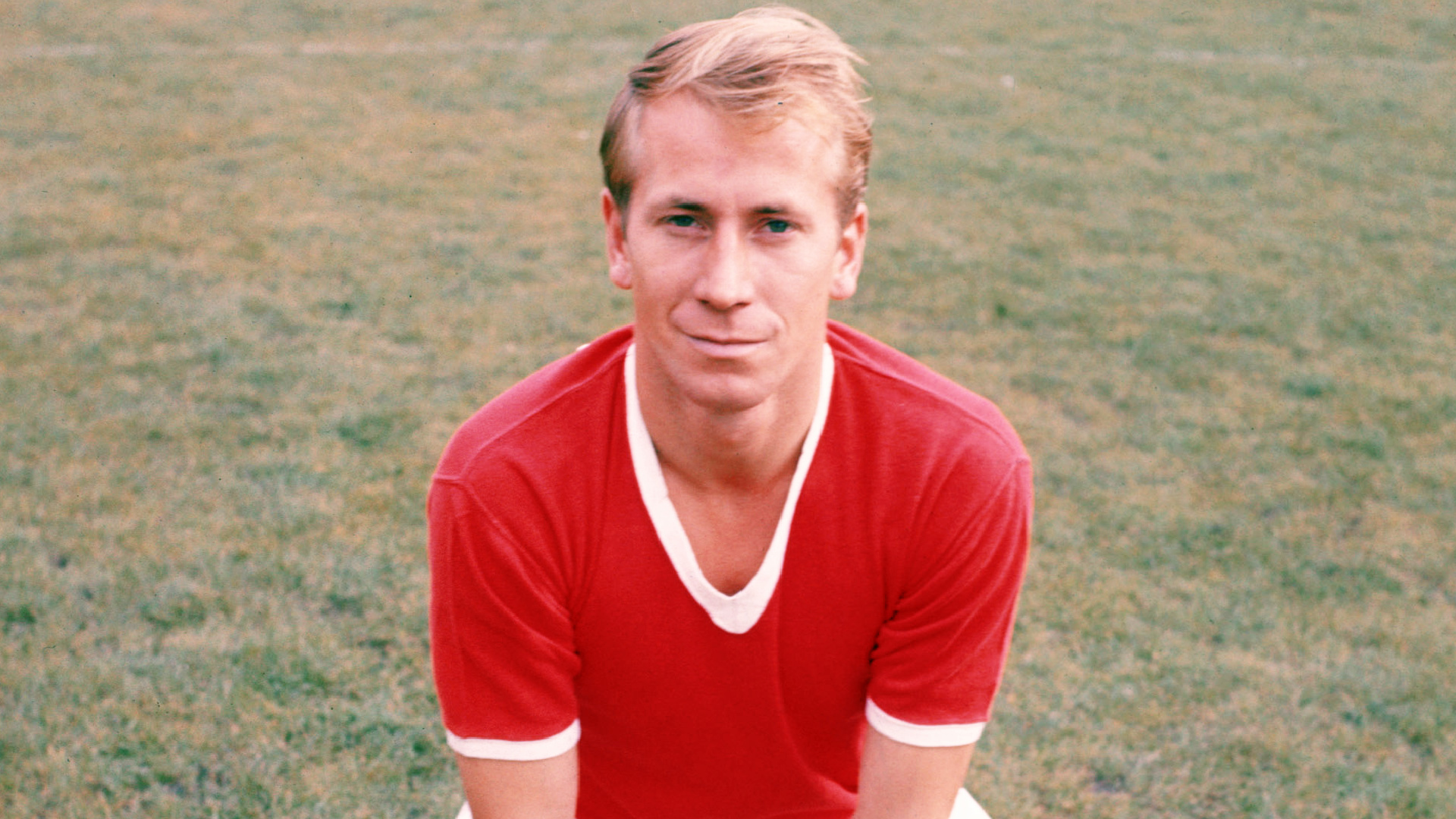 Bobby Charlton: el superviviente de un accidente aéreo que se convirtió en leyenda del fútbol
