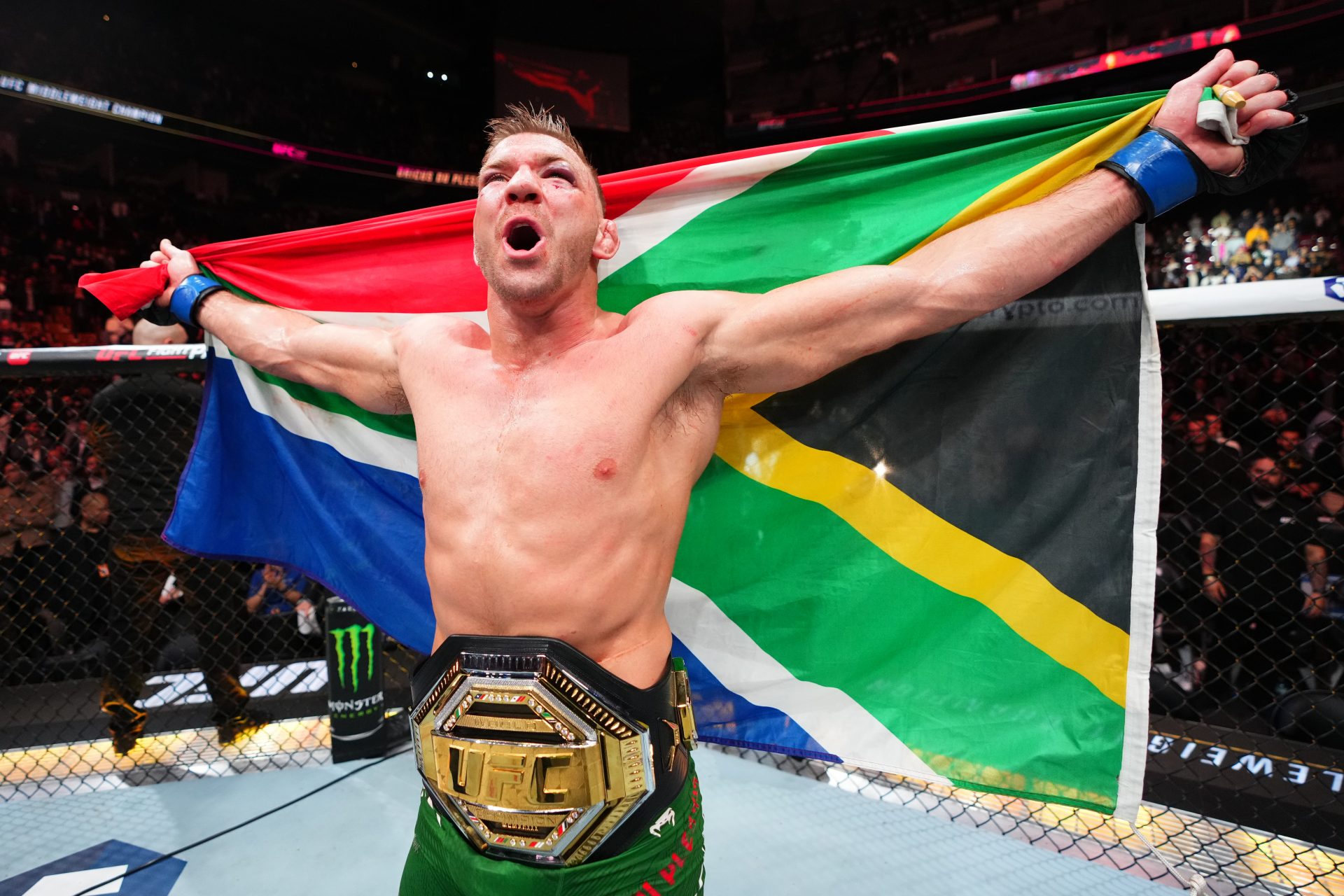 Dricus du Plessis, le combattant qui a remis l’Afrique au sommet de l’UFC