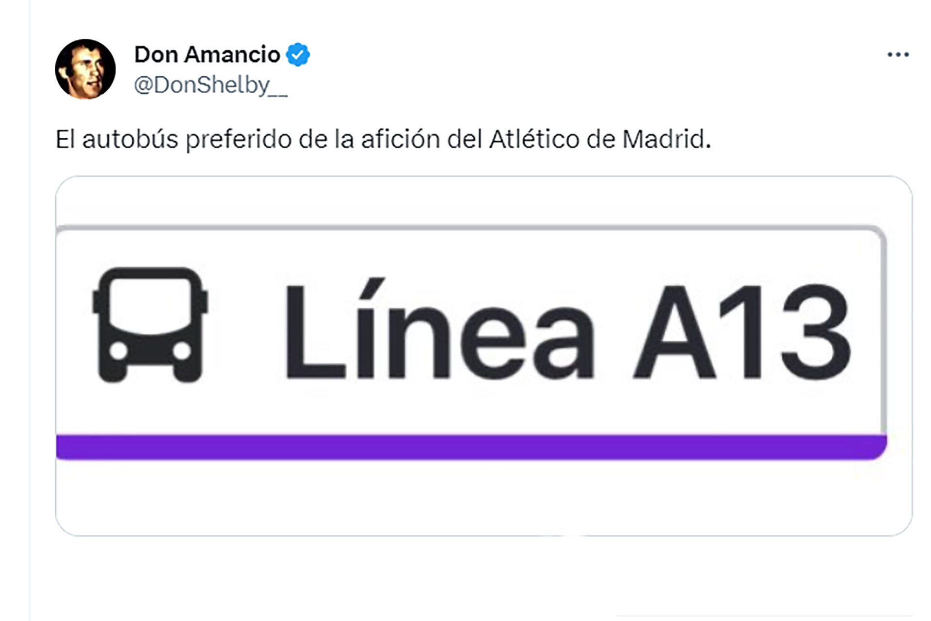 Los aficionados del Real Madrid los miran del lejos