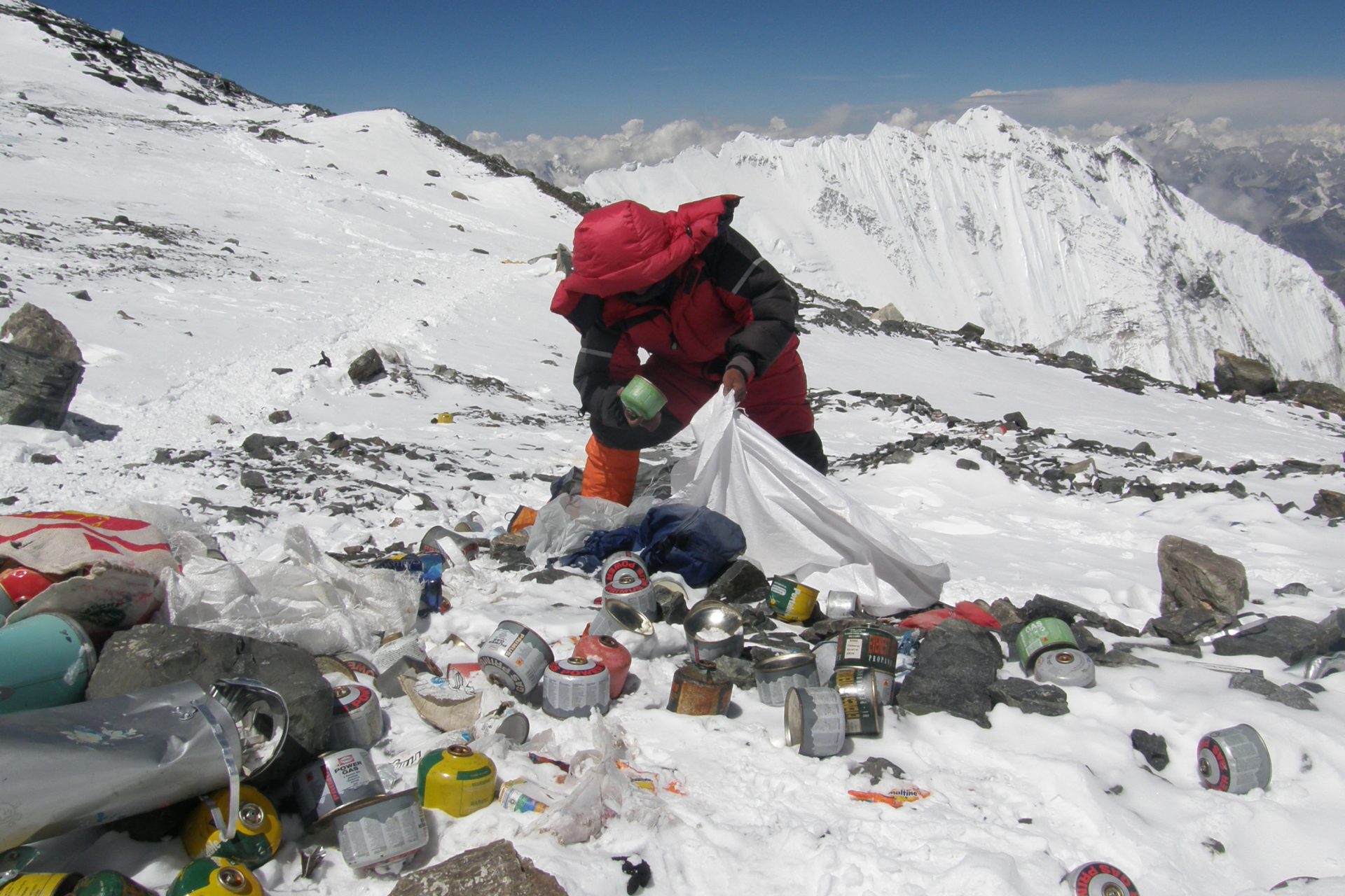The disgusting substance suffocating Mount Everest
