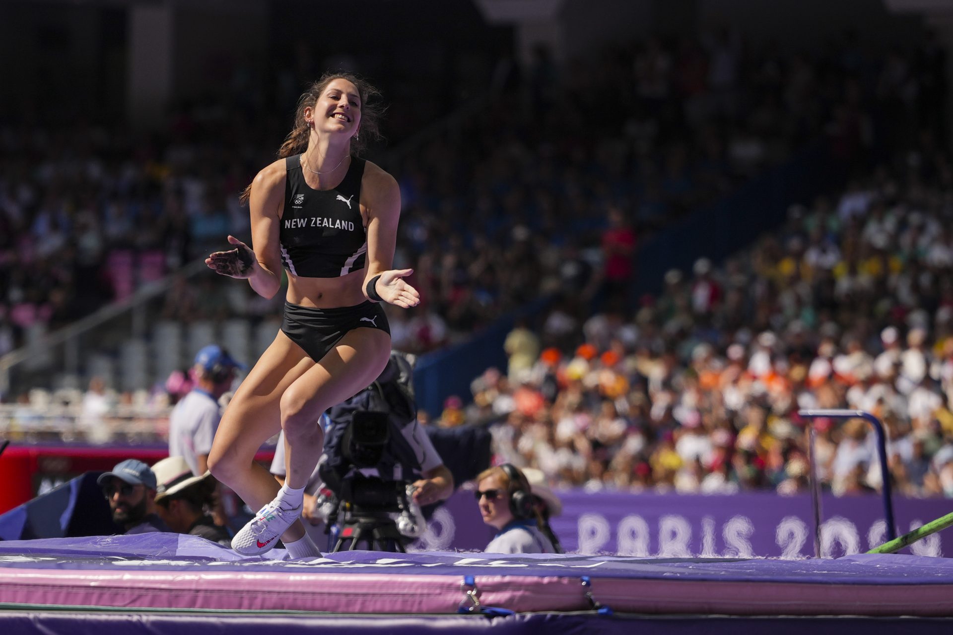 Kiwi pole vault star Eliza McCartney returns to Olympic final after battling 'mystery illness'