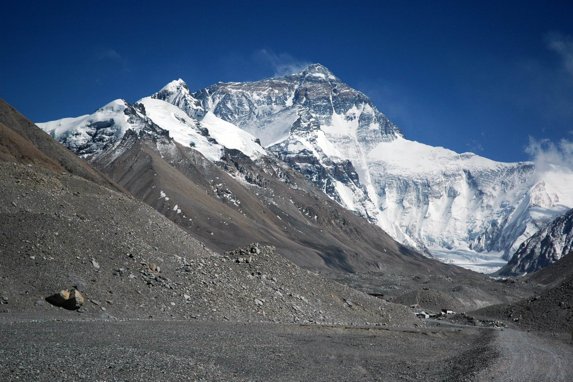世界最高峰はエベレストではない？：学校常識を根底からくつがえす見解とは
