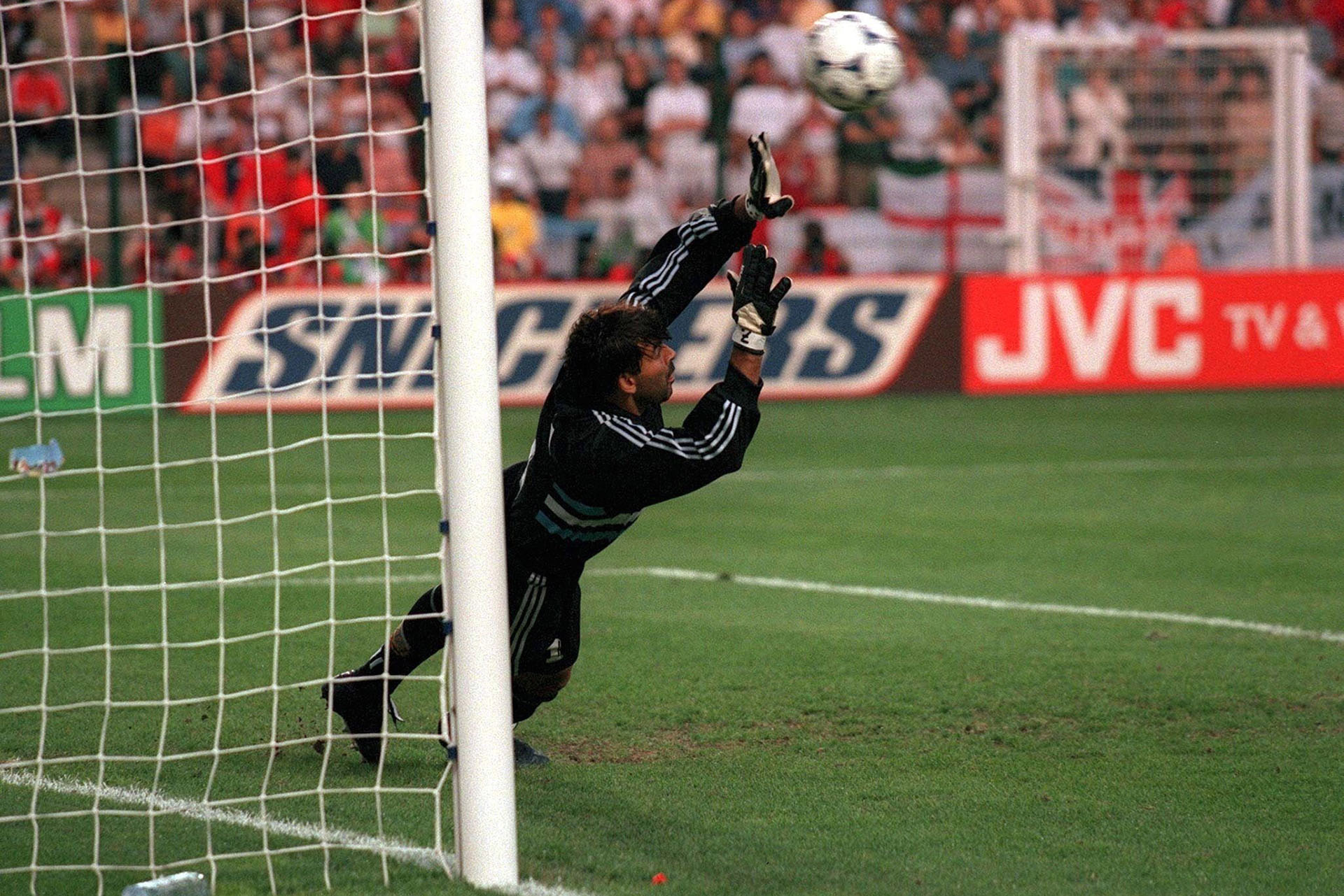 Prohibido jugar al fútbol los sábados