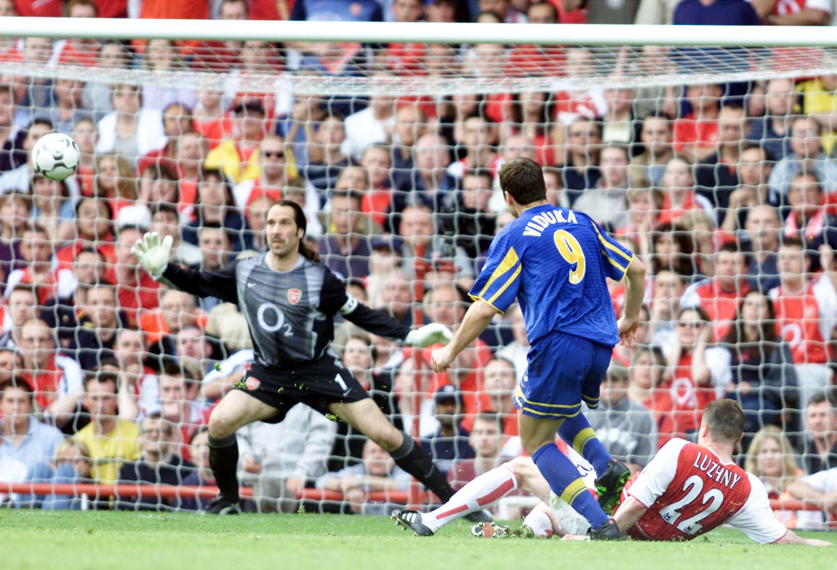 Leeds hand the title to United, 2002-03