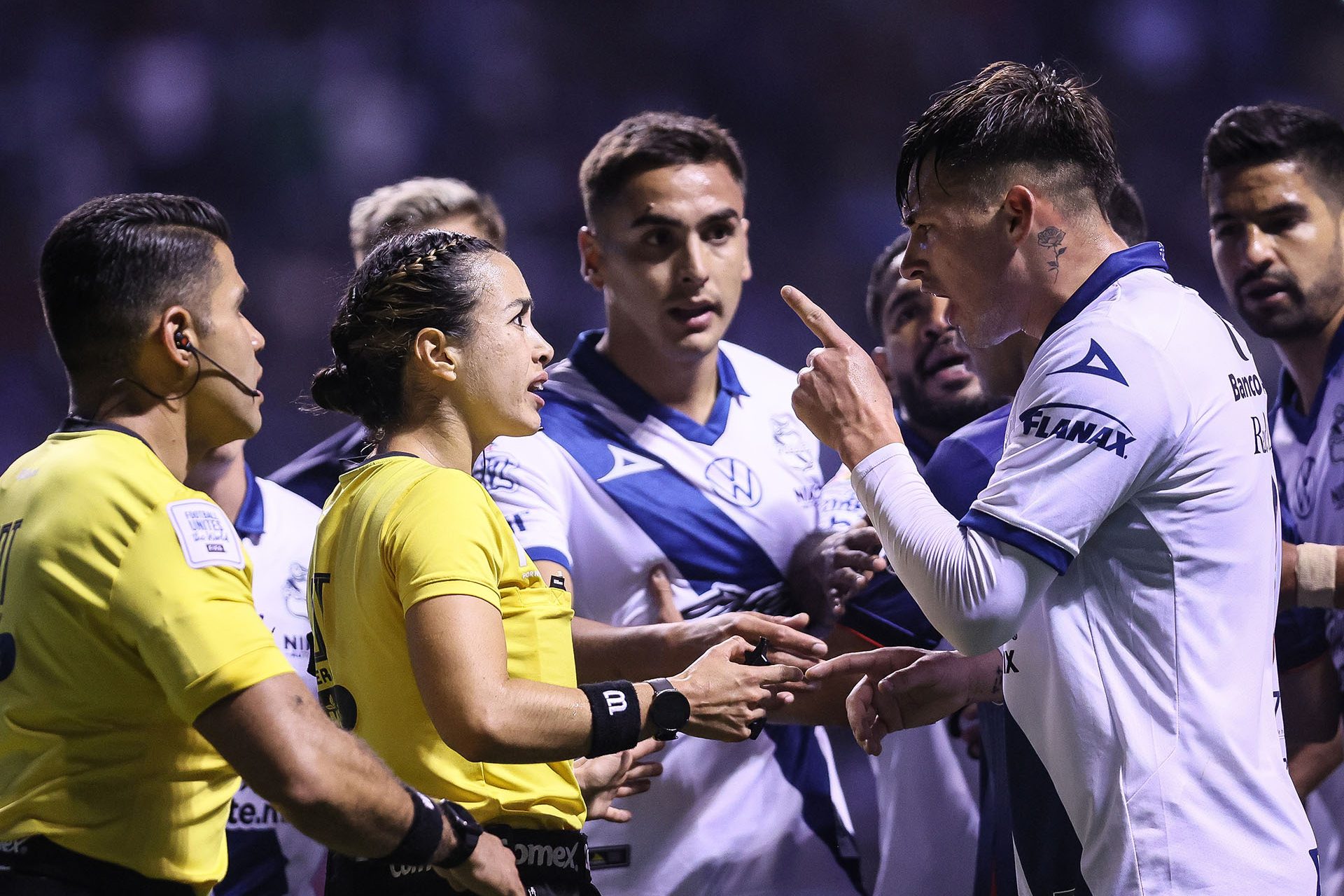 Une réaction violente des joueurs de Puebla