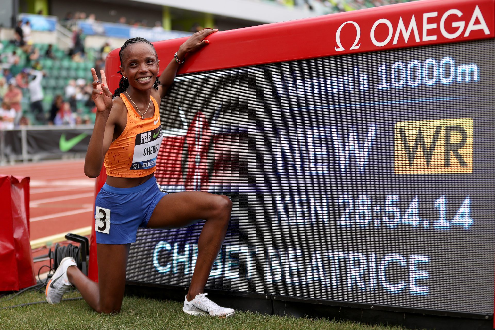 Women's 10,000m: 28:54.14 - Beatrice Chebet