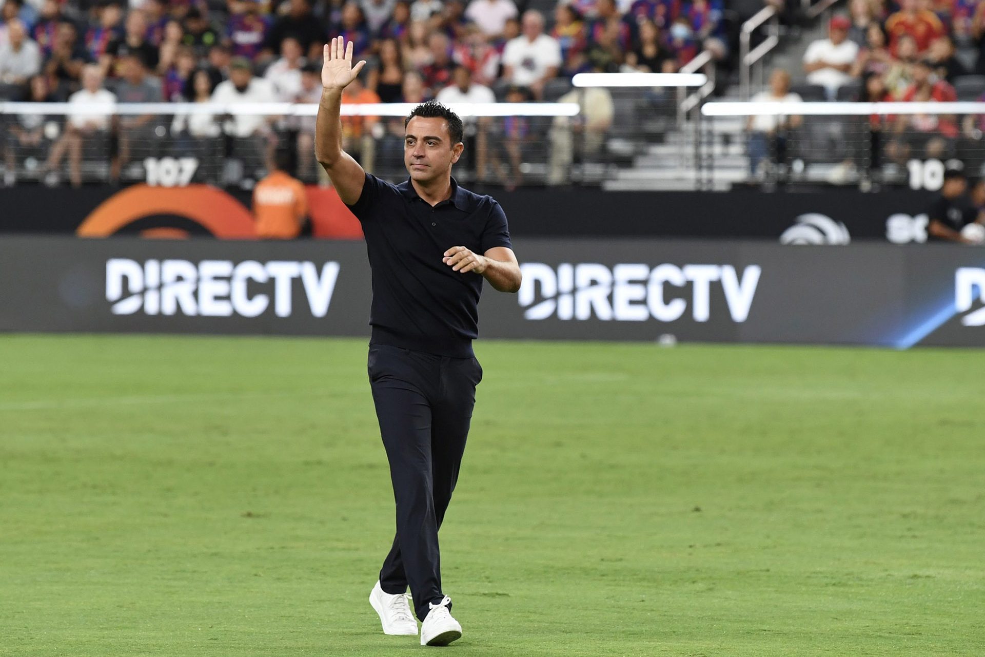 En entorno de Xavi le invita a abandonar el barco