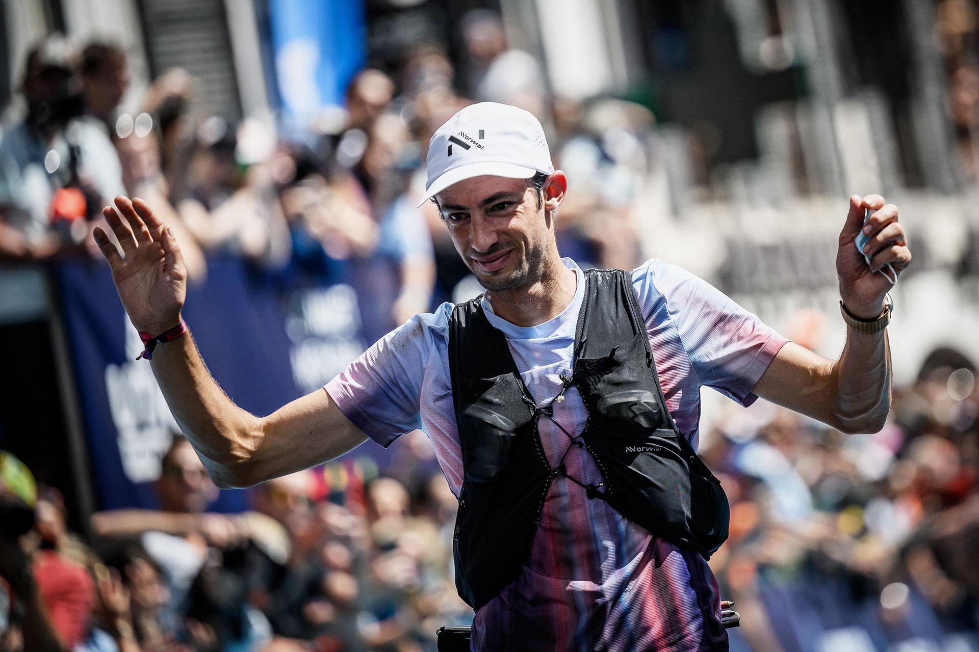 Kilian Jornet a relevé son défi : gravir tous les plus hauts sommets des Alpes en un temps record