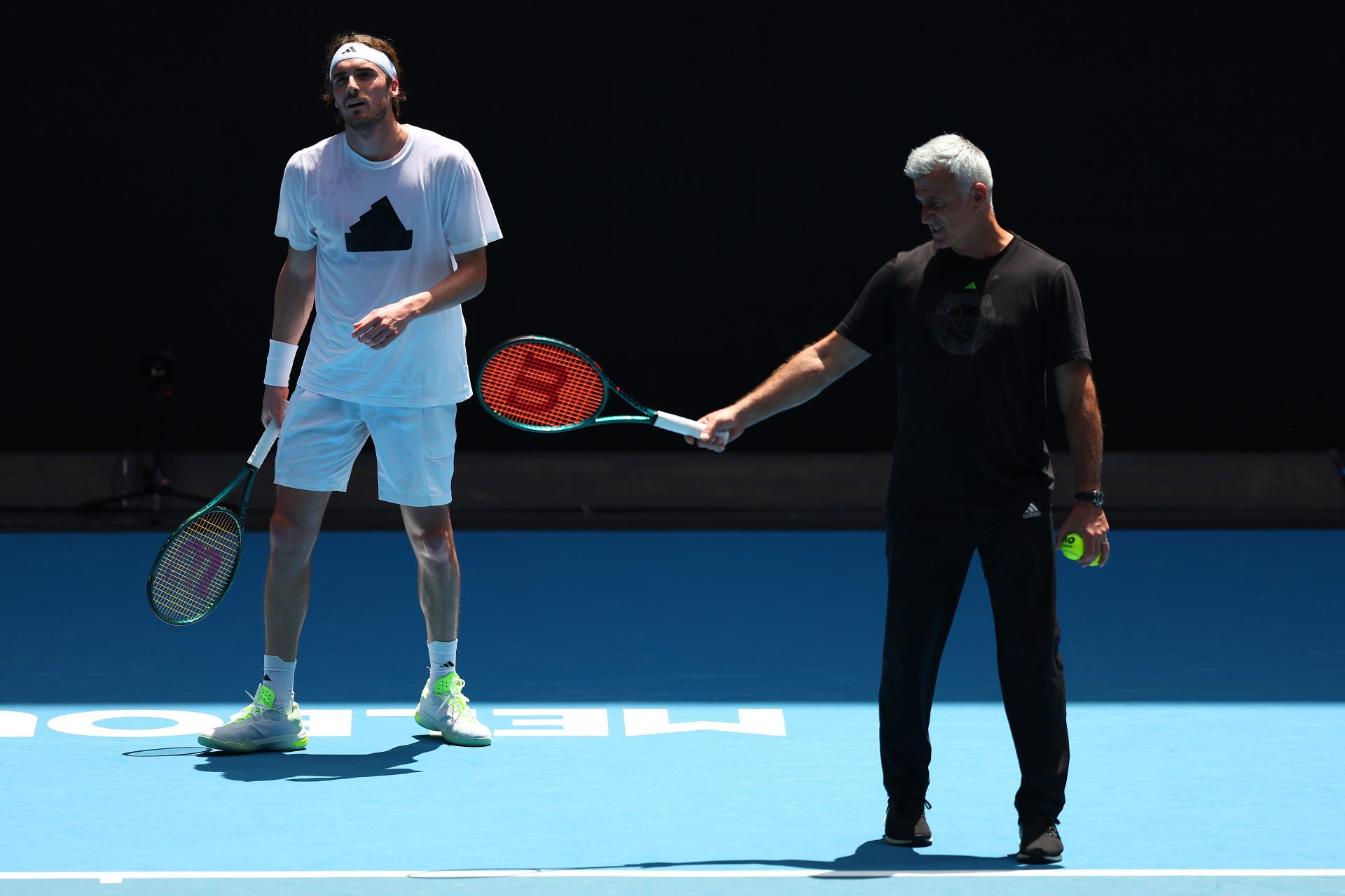 Le père de Tsitsipas en cause