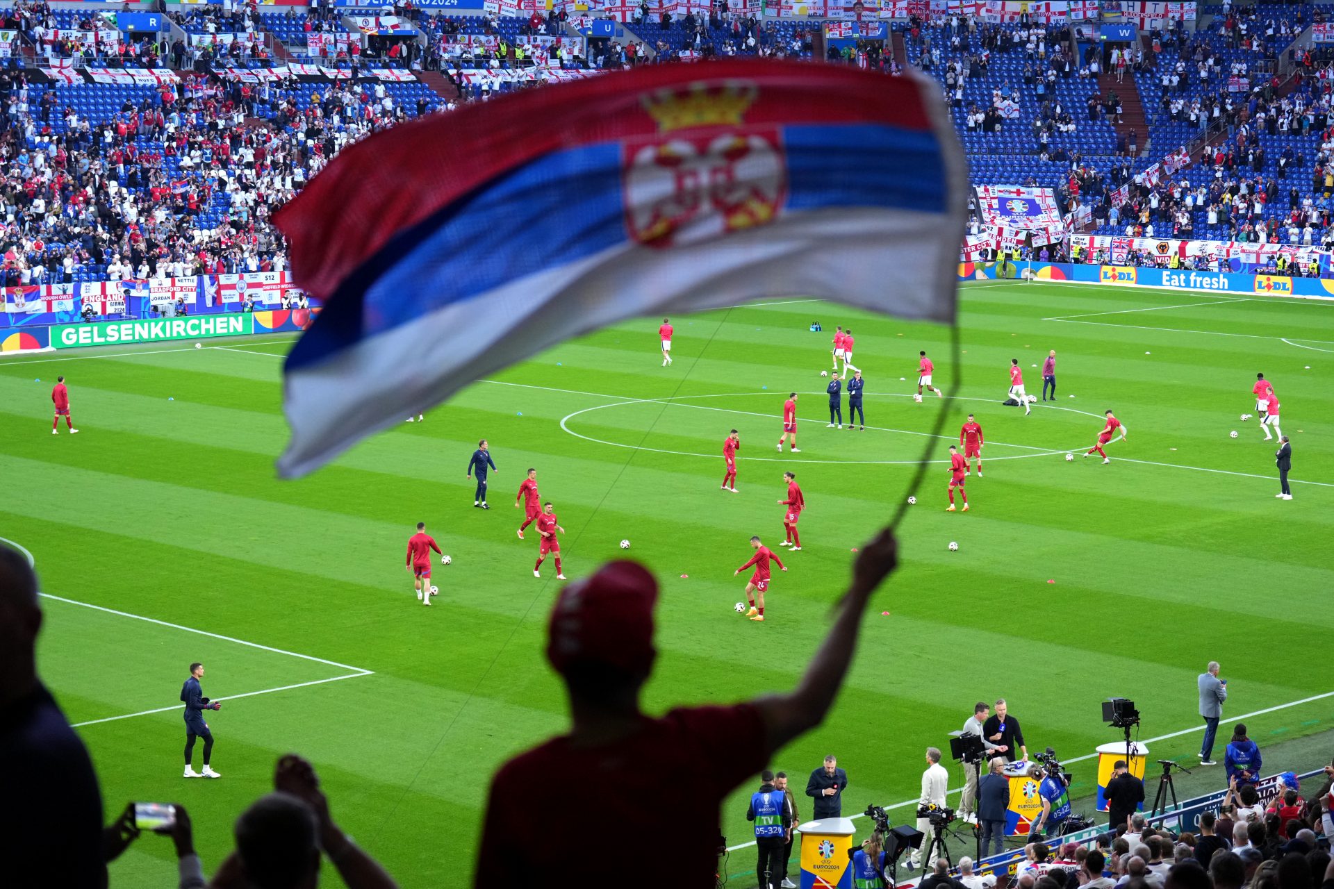 Serbien gegen die UEFA