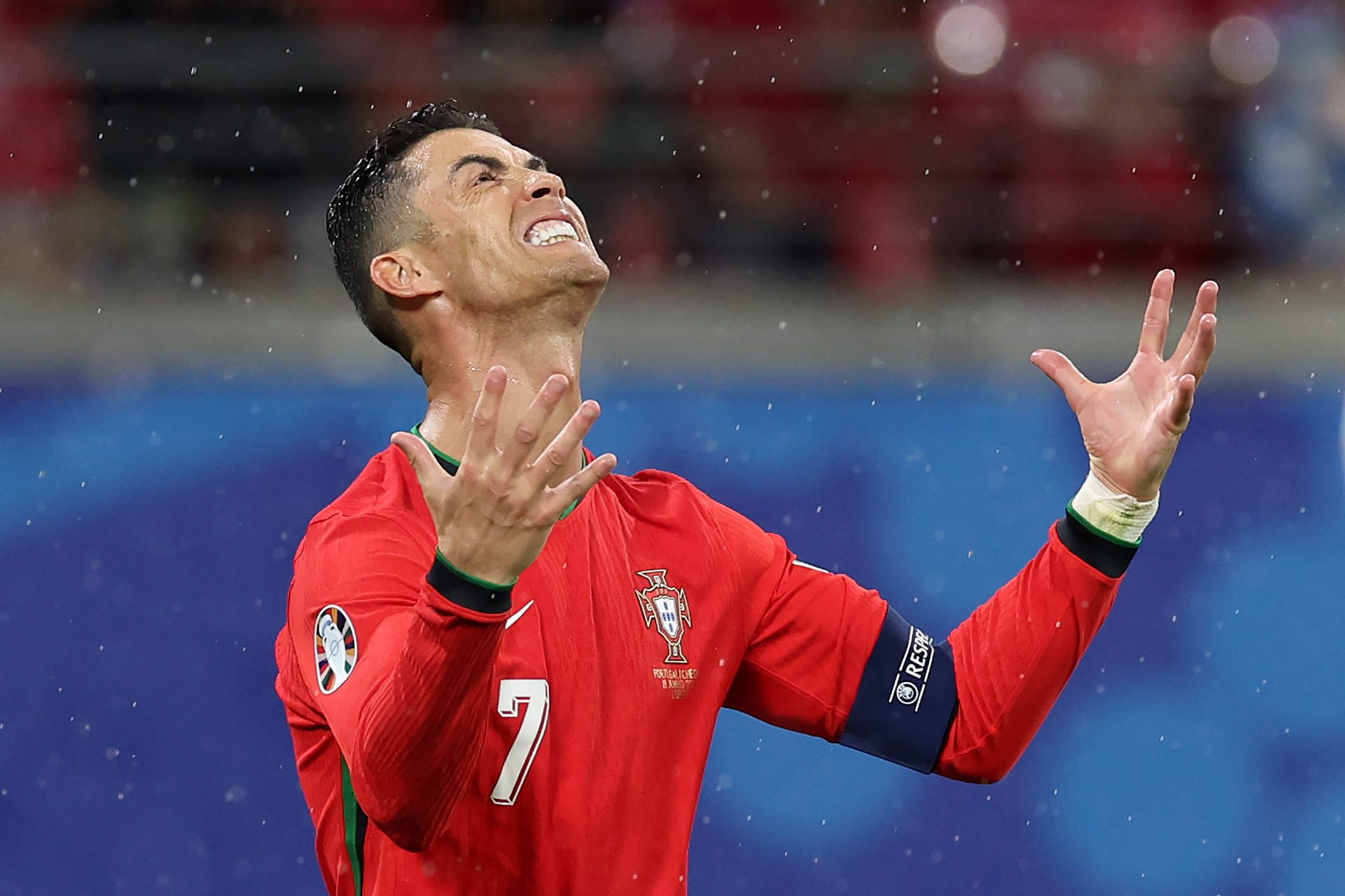 Veel kritiek op Ronaldo en omstreden winst Portugal op Tsjechië