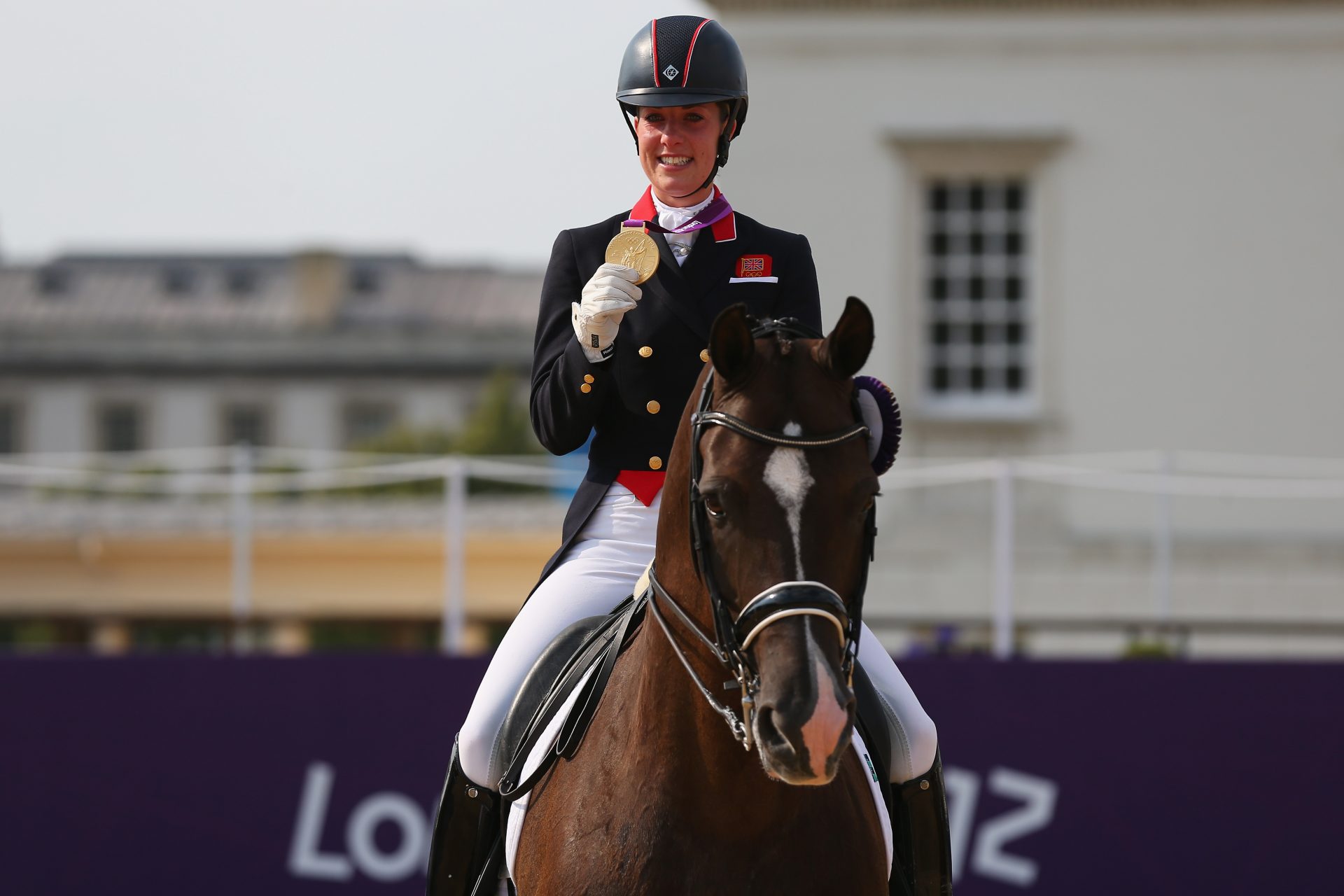 Britse Olympiër geschorst wegens 24 zweepslagen op haar paard