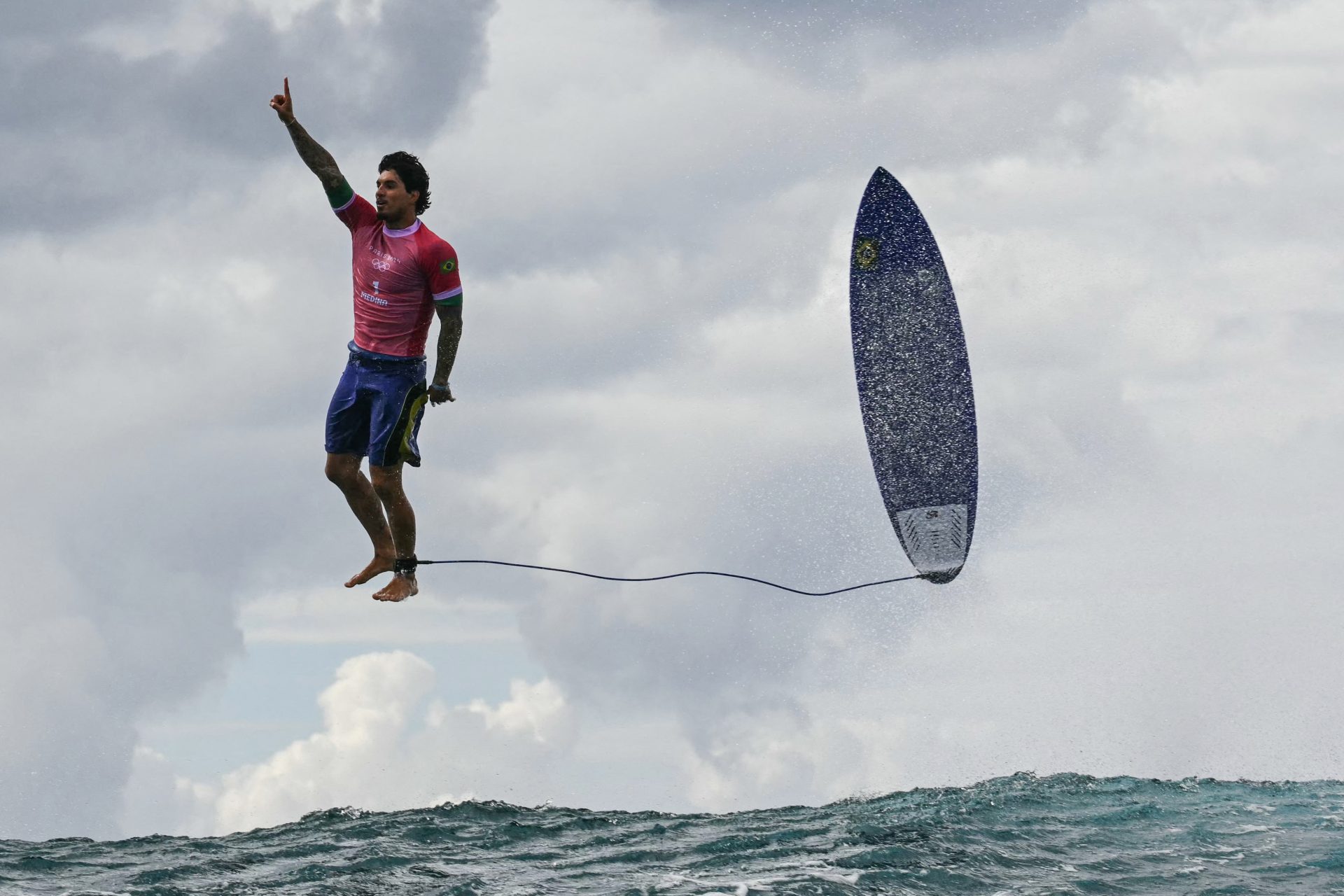 Gabriel Medina excels in surfing event and stars in best photo of Olympics