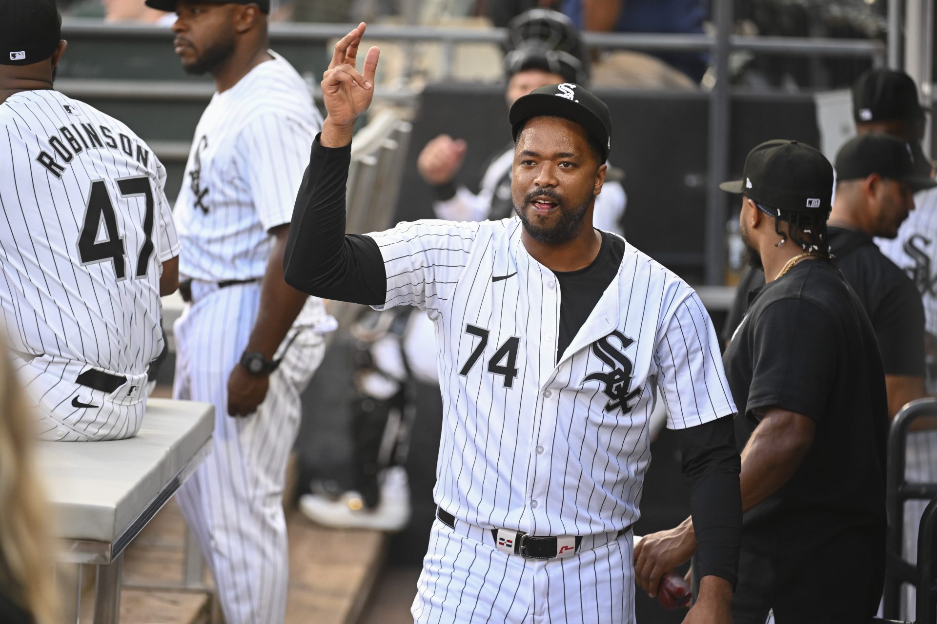 Baltimore Orioles acquire OF Eloy Jimenez