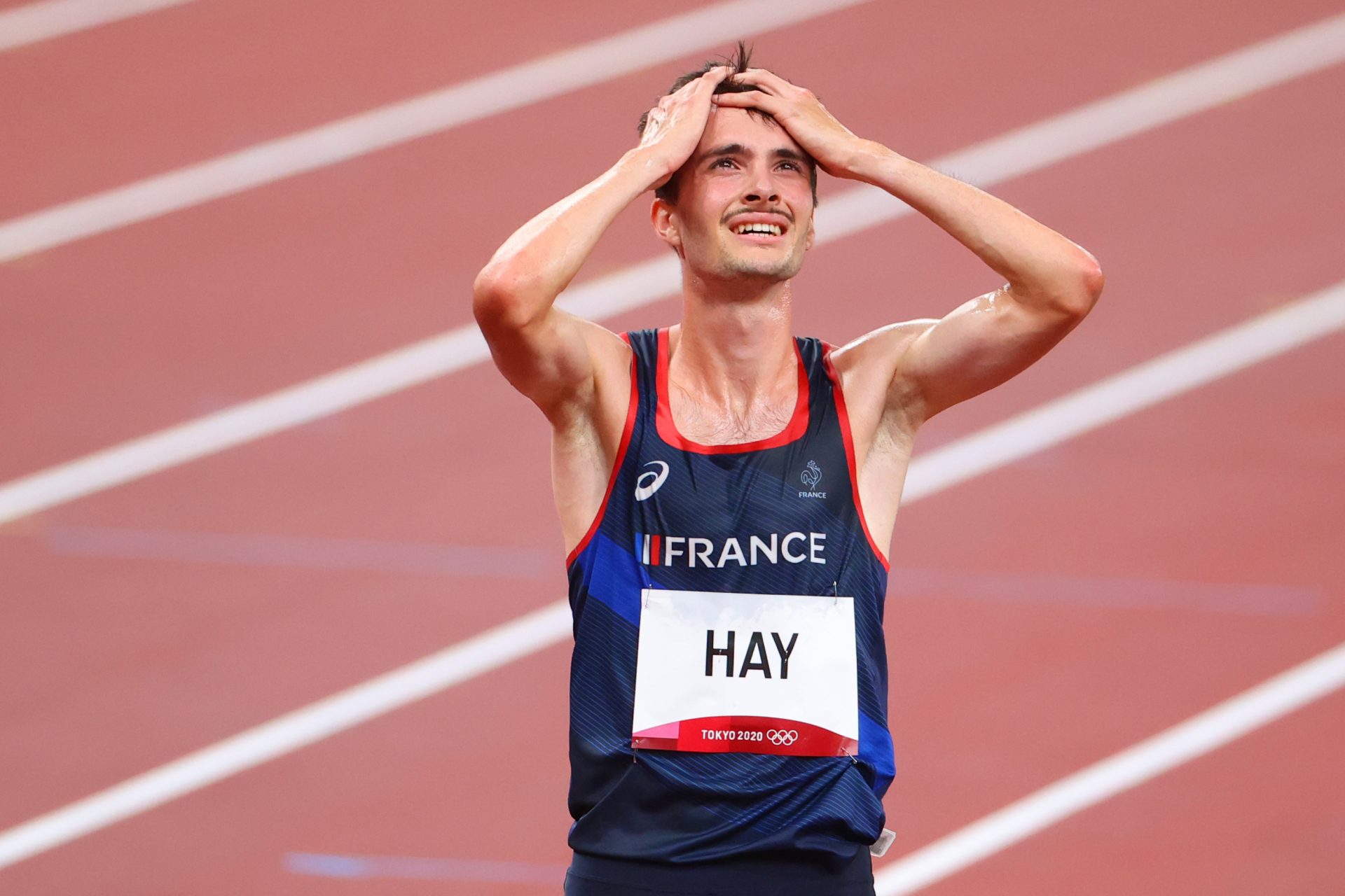 Les plates excuses d'Hugo Hay