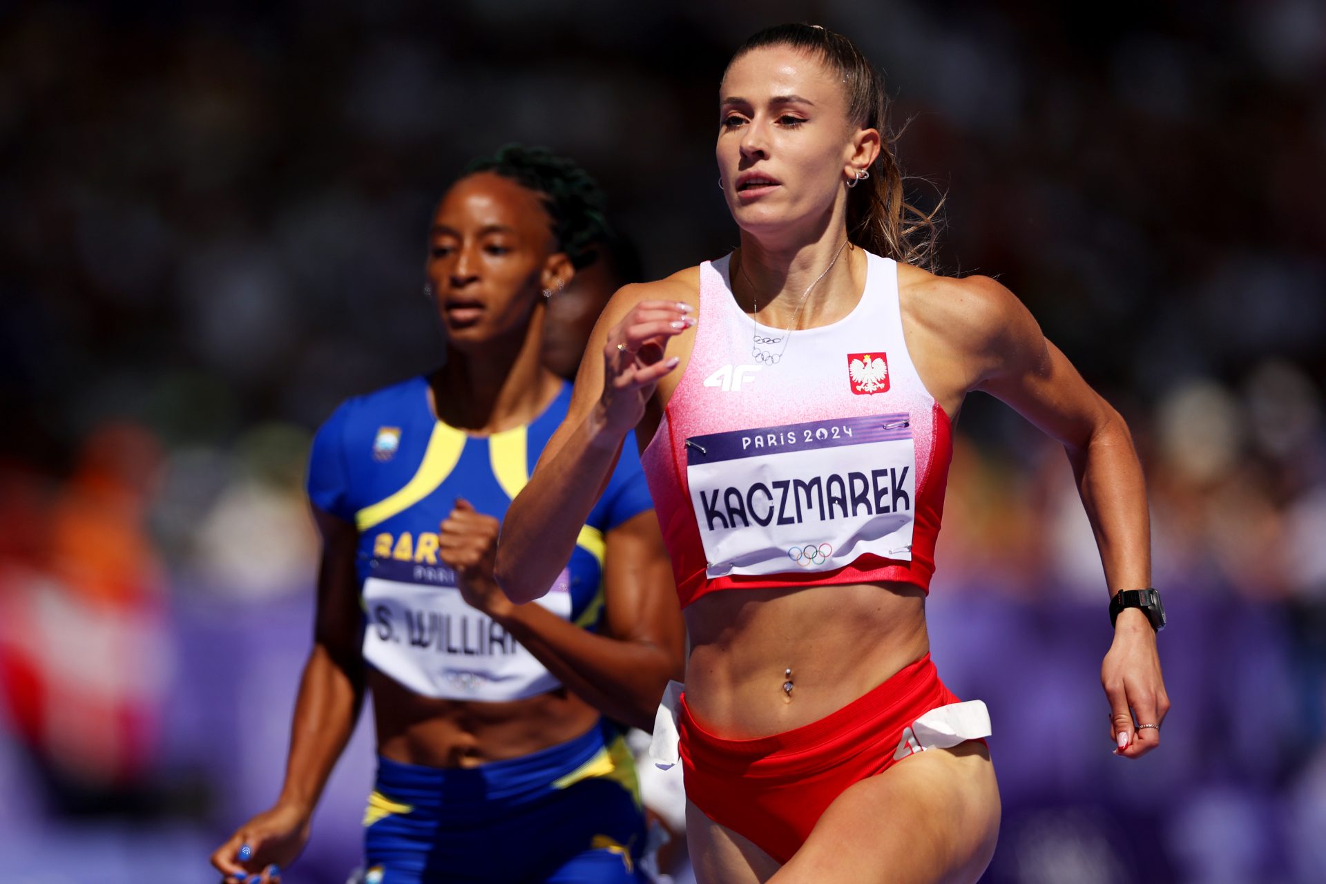 En demi-finale du 400 m femmes