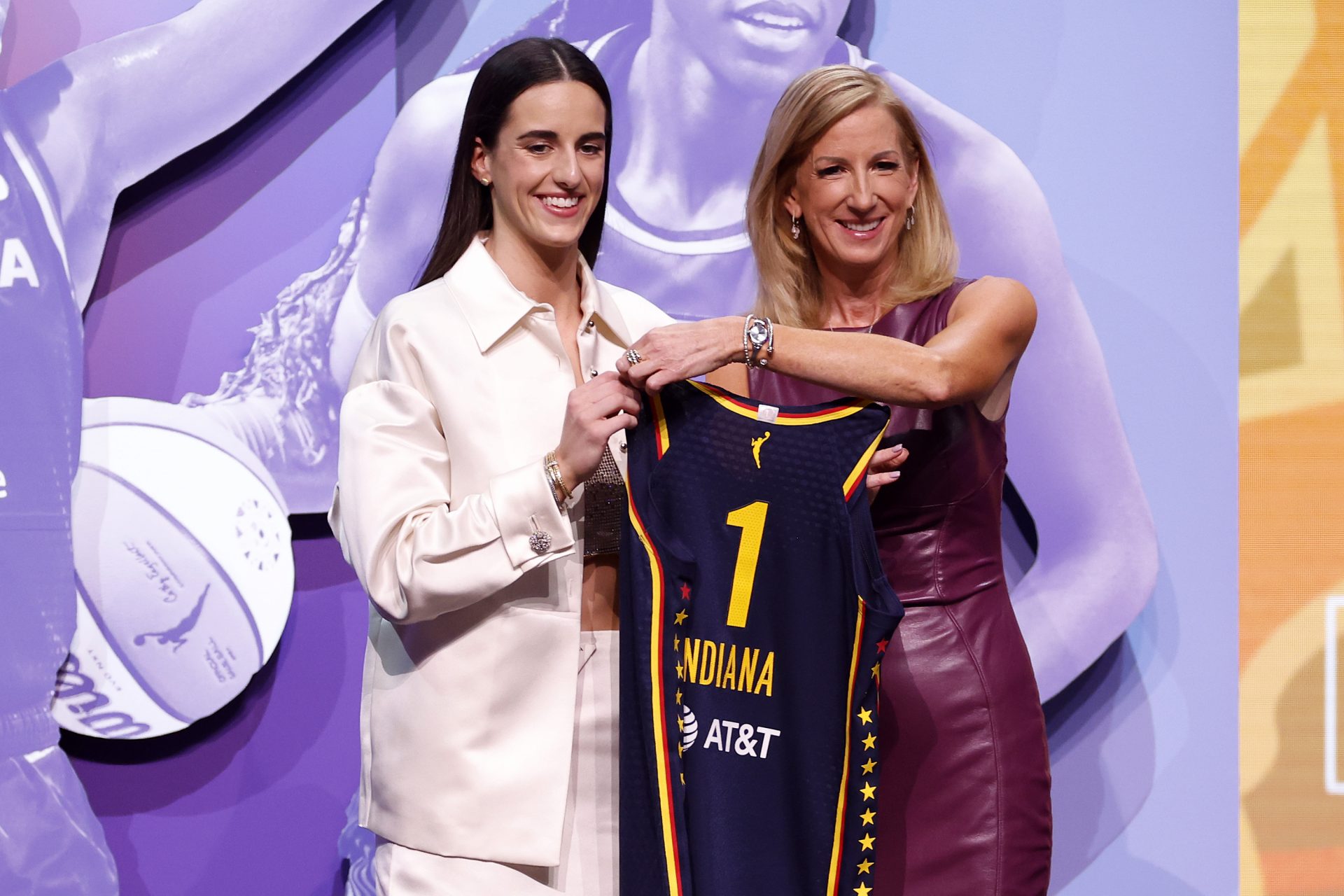 Contrato con la WNBA 