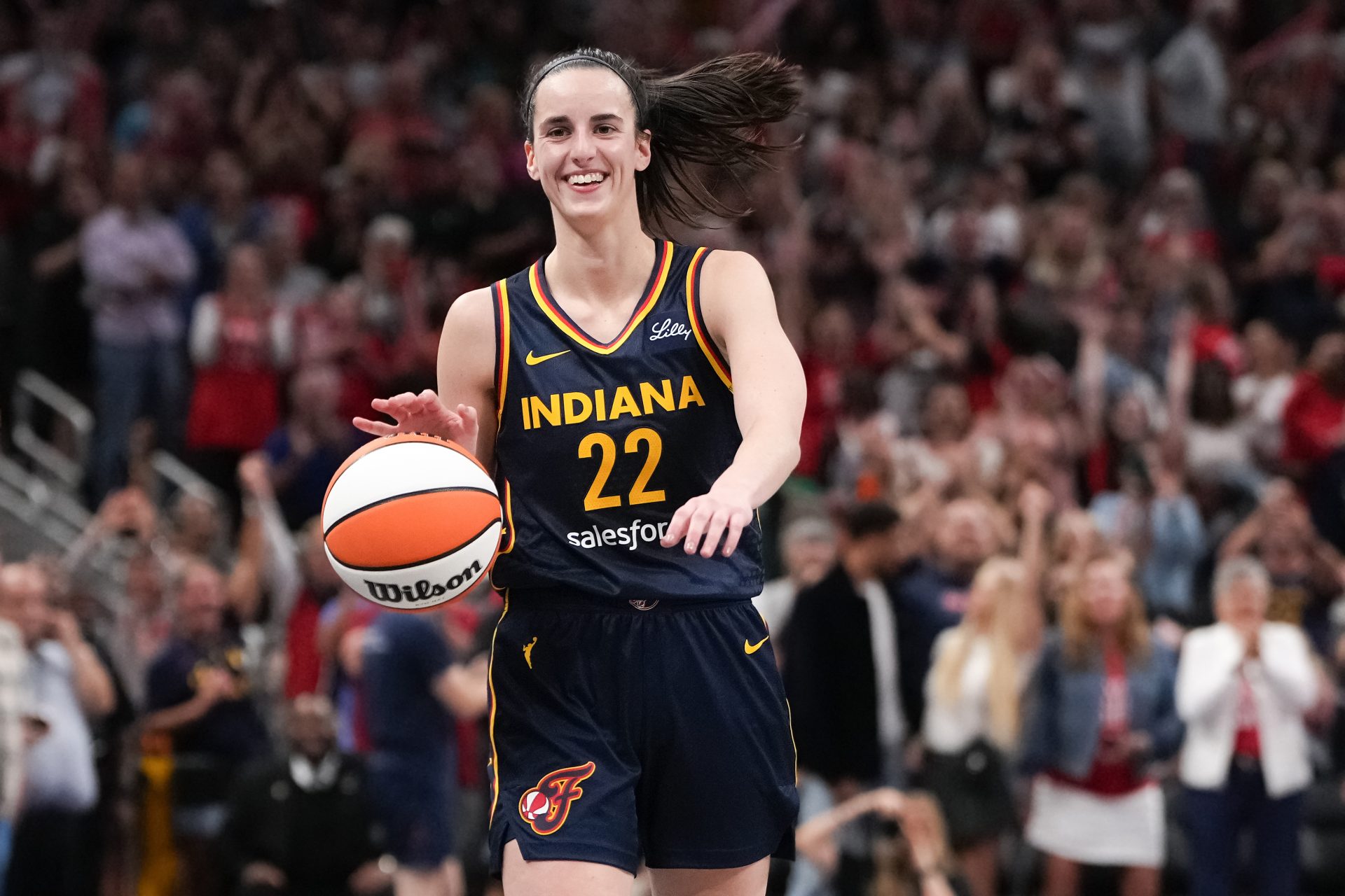 Caitlin Clark, a jogadora de basquete mais popular que Cristiano Ronaldo e Messi