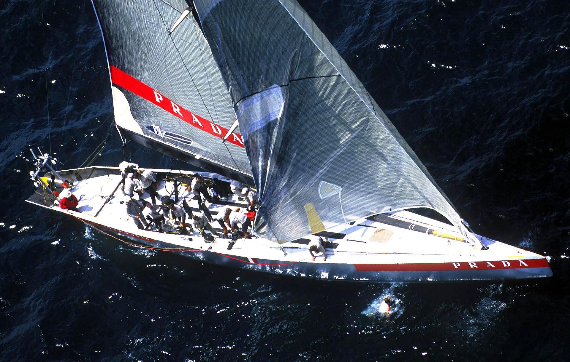 Luna Rossa in foto: dalla prima imbarcazione di Auckland 2000 al sofisticato AC75 di Barcellona 2024