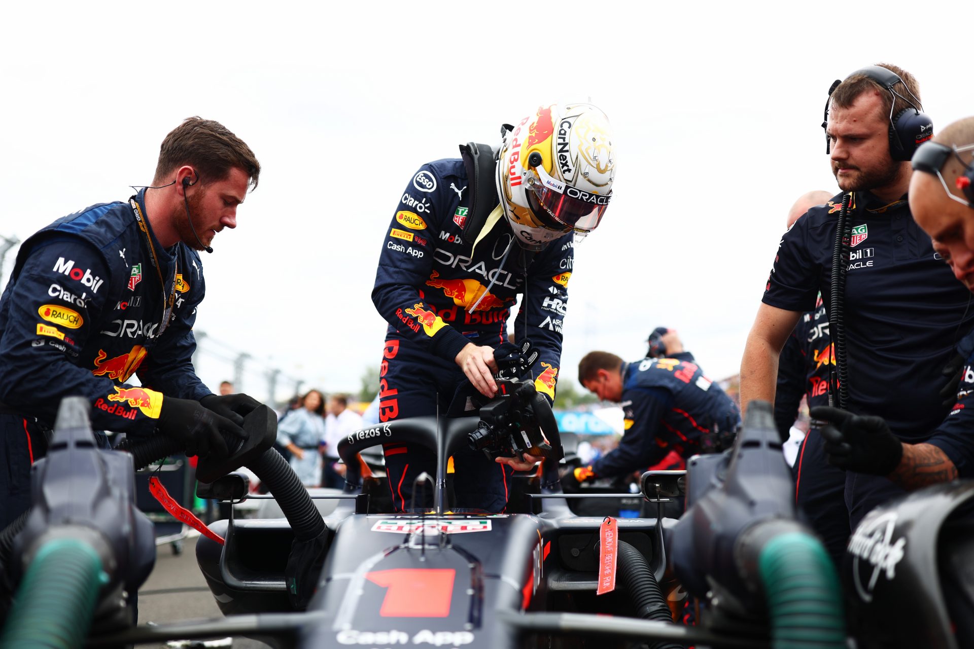 Verstappen sempre in testa