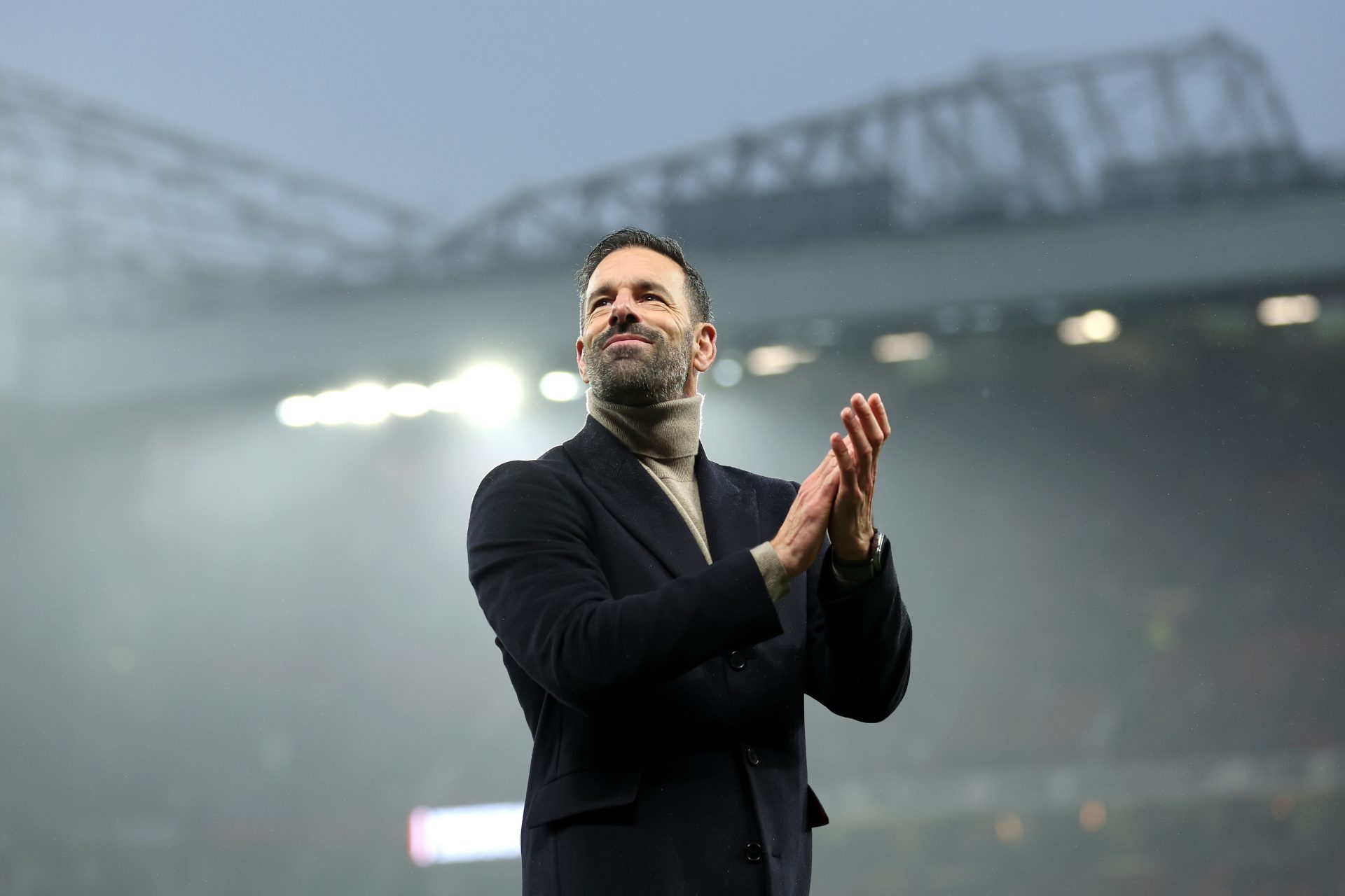 Ruud van Nistelrooy leaves Manchester United after 'emotional goodbye'