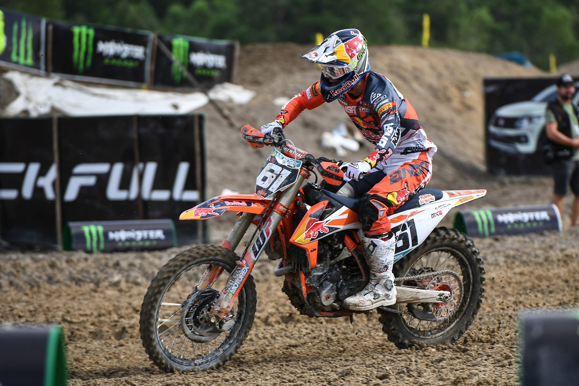 Debutó en MX2 y en dos años se proclamó campeón