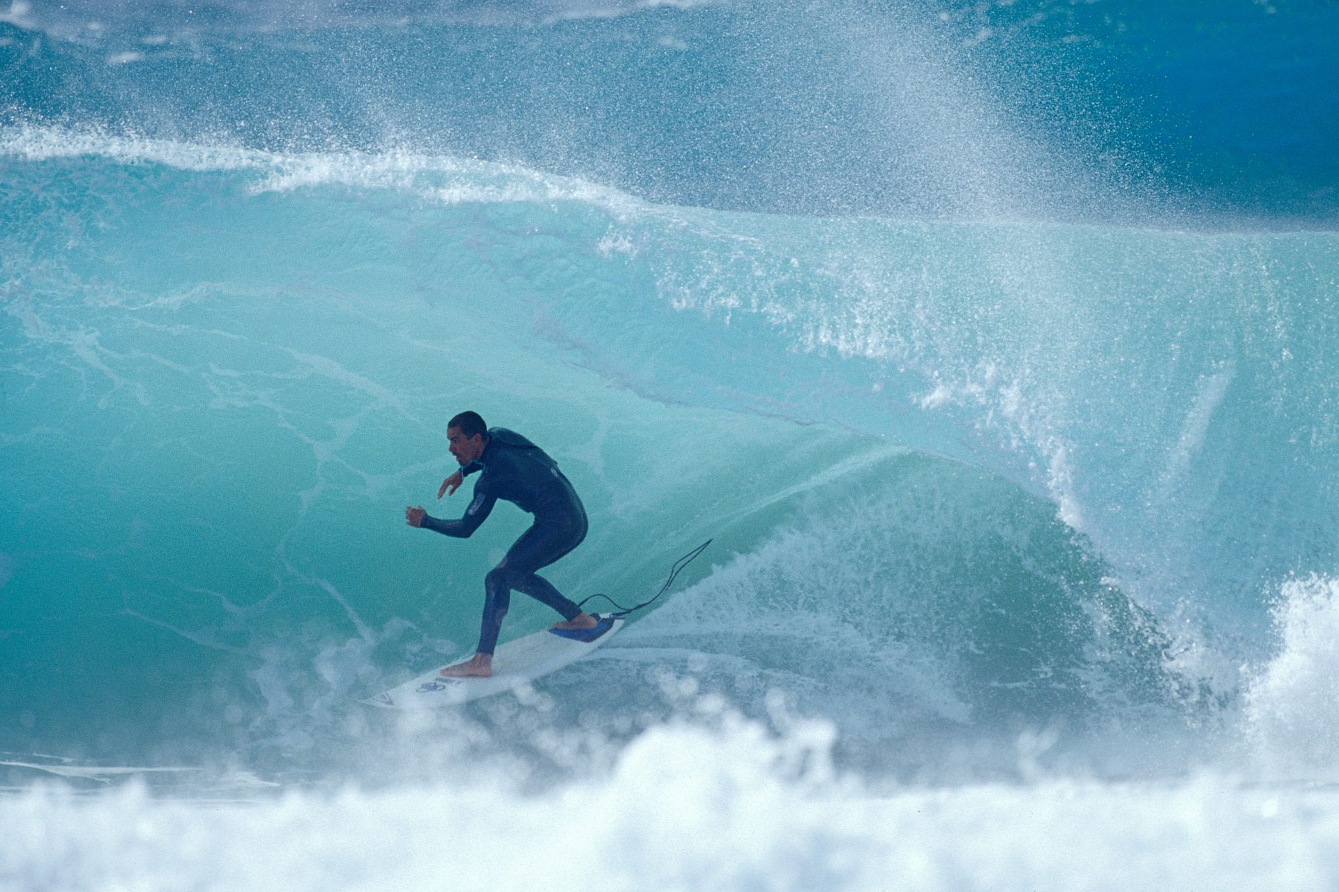 Surfer Kelly Salter investiert wie Lewandowski ins Meer