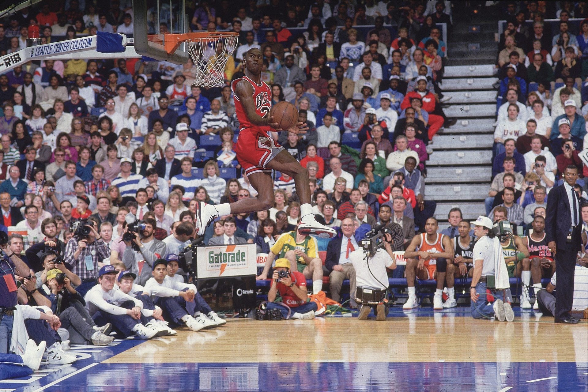 10. 1987 Slam Dunk Contest: Foul line dunk