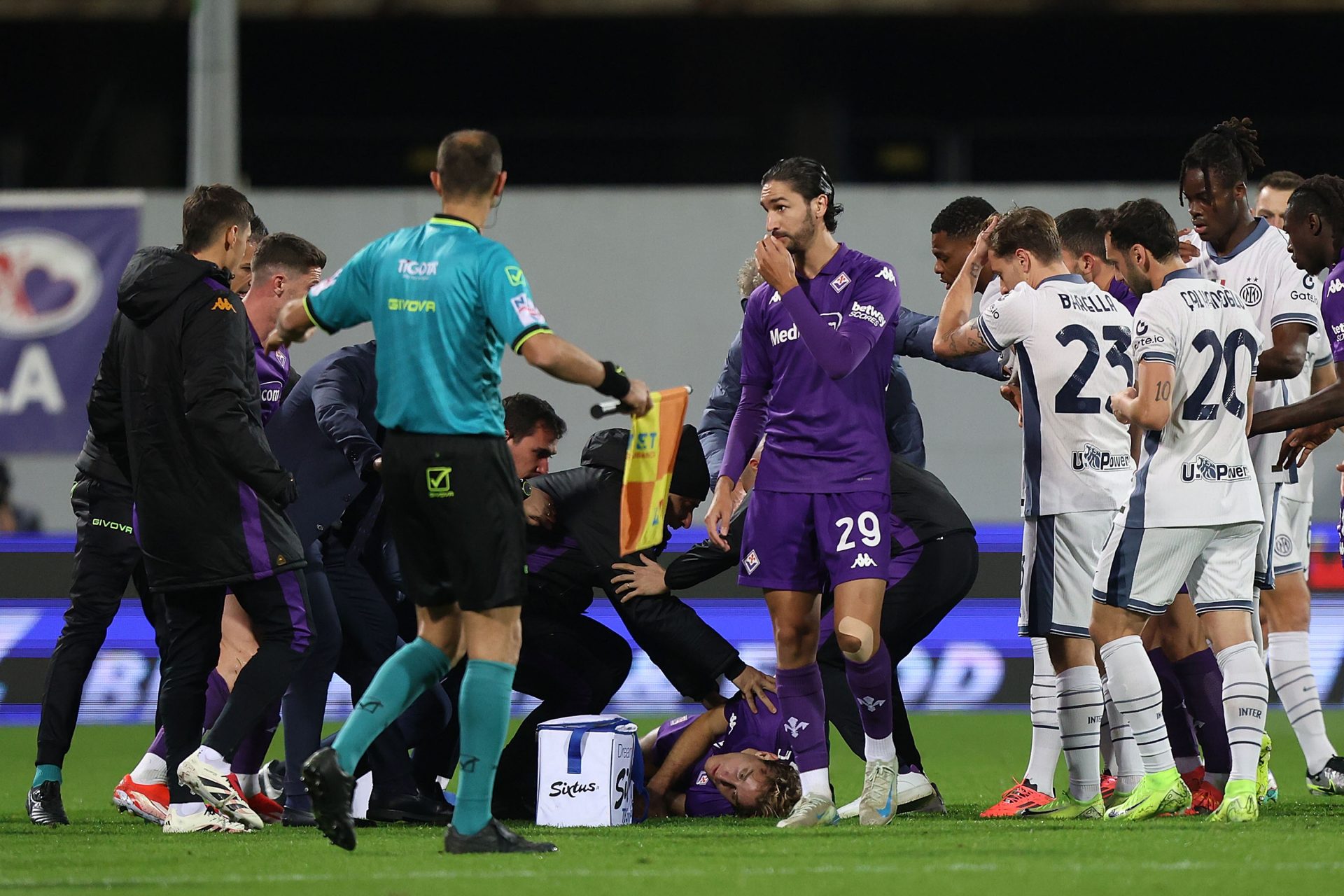 Durísimas imágenes: Edoardo Bove, sedado y en la UCI, tras desplomarse en el Fiorentina-Inter