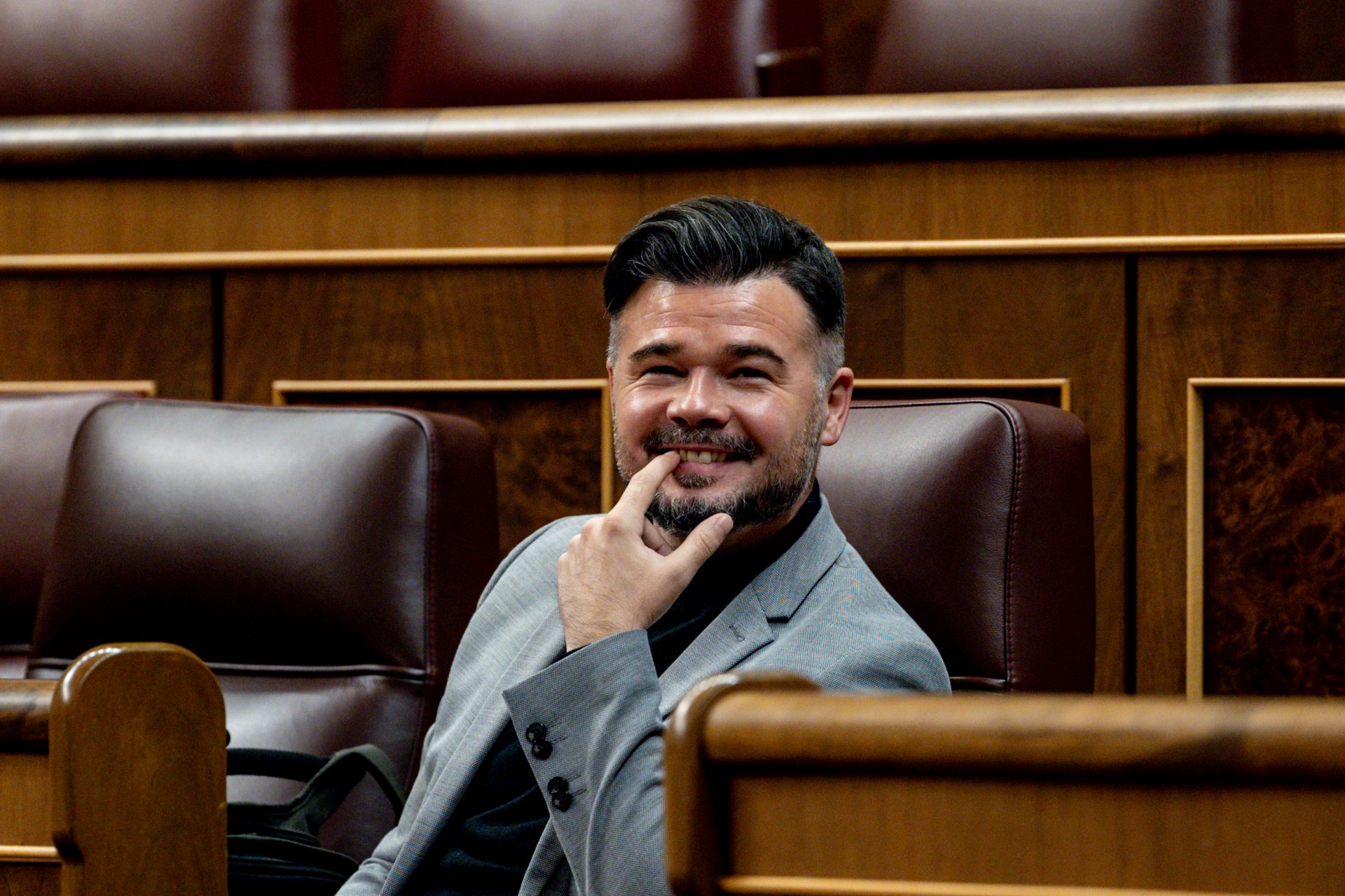 Así se ríe Rufián del PP