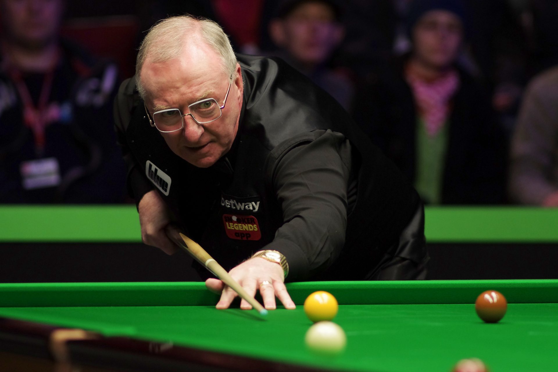 (15) Dennis Taylor