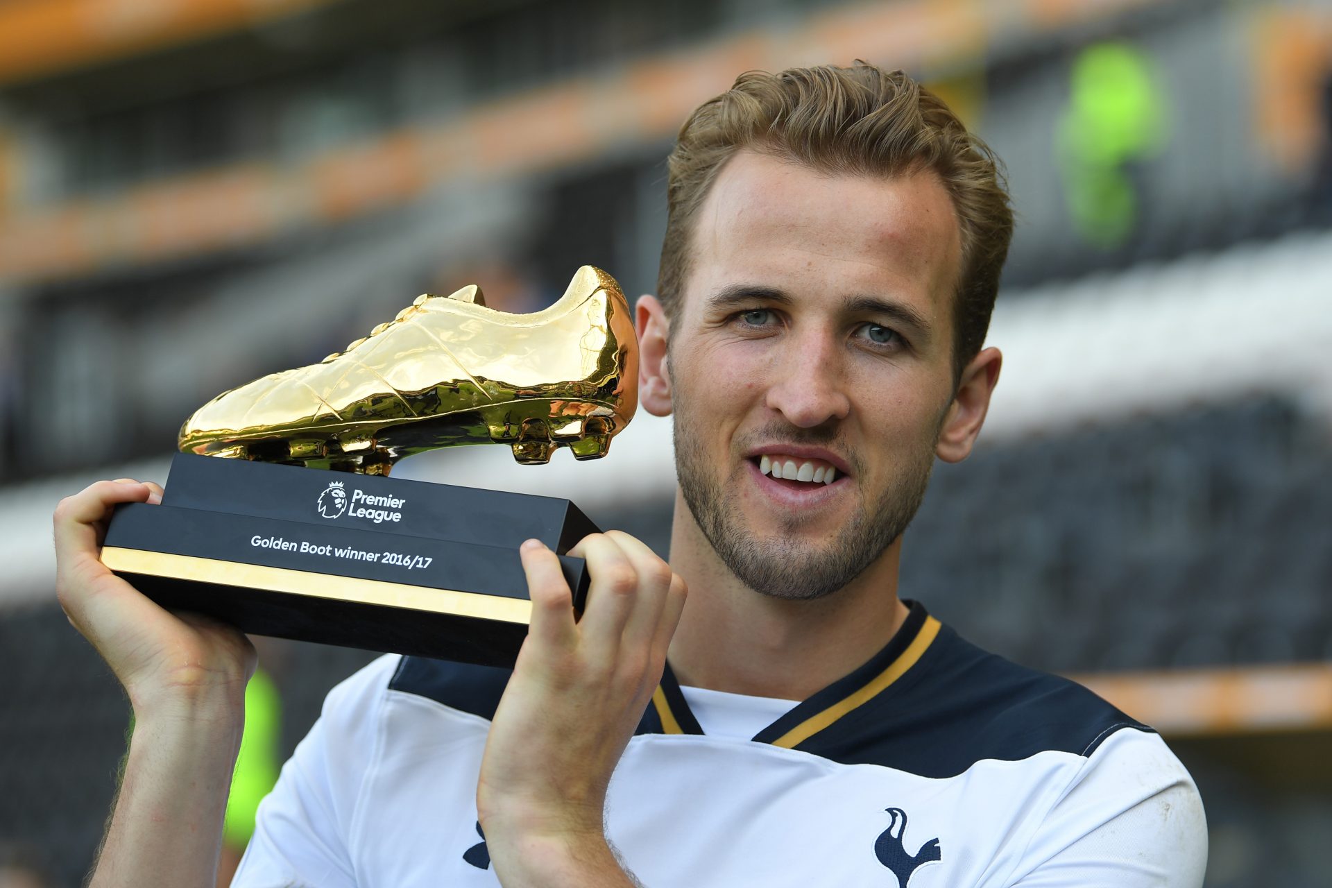 2016/17 (Harry Kane) 