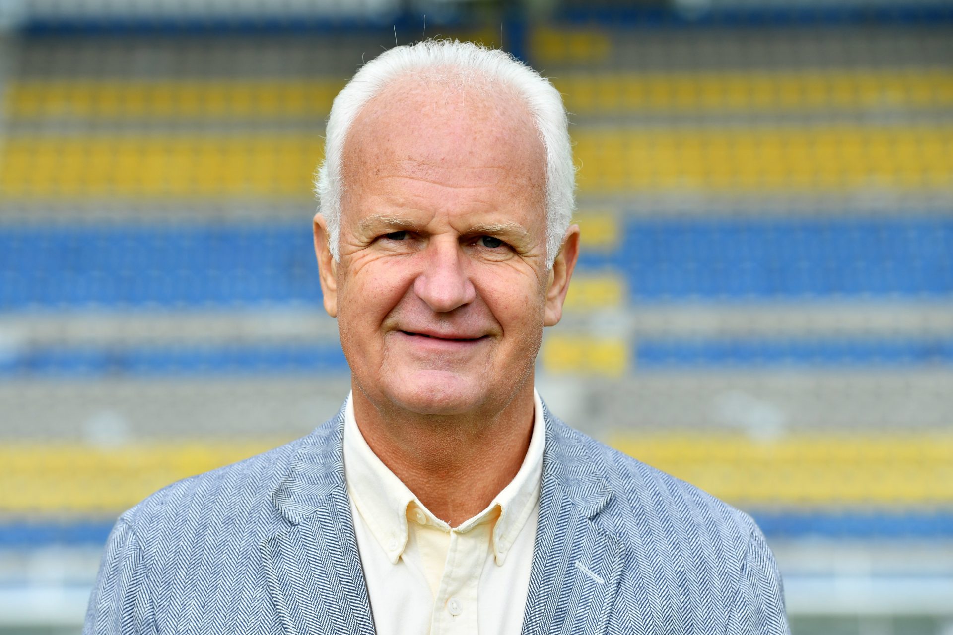 Belarus (Bernd Stange) 