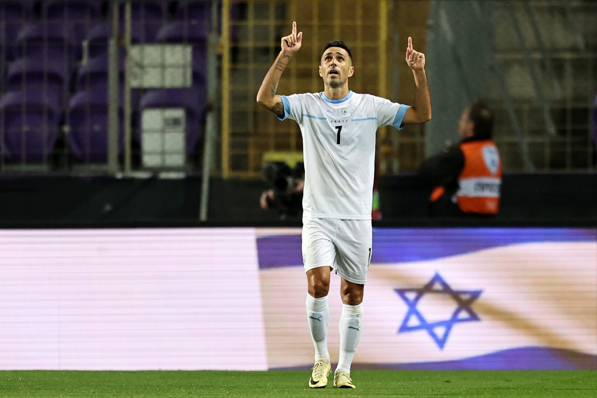 Israel (Eran Zahavi) 