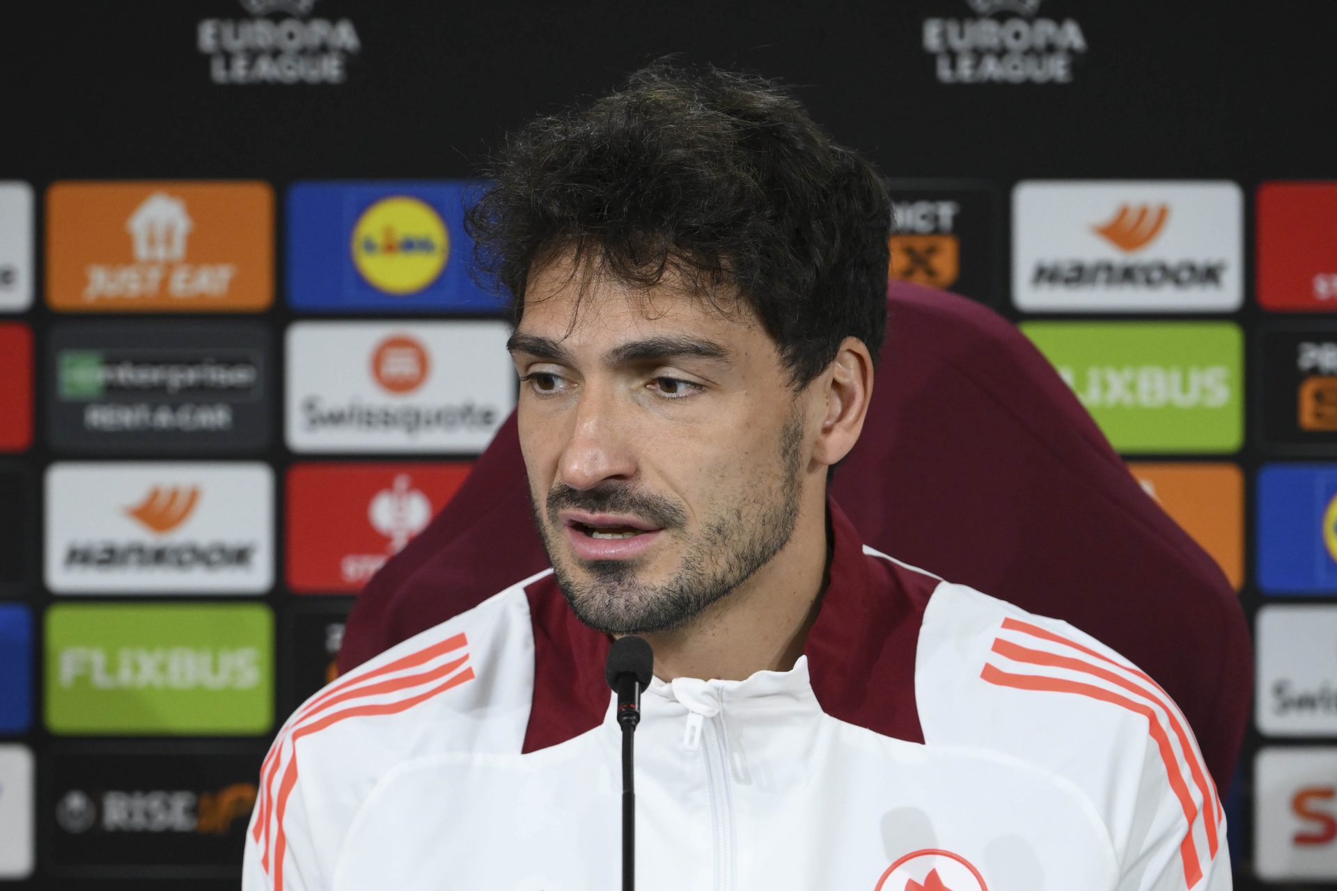 Hummels mantiene un basso profilo